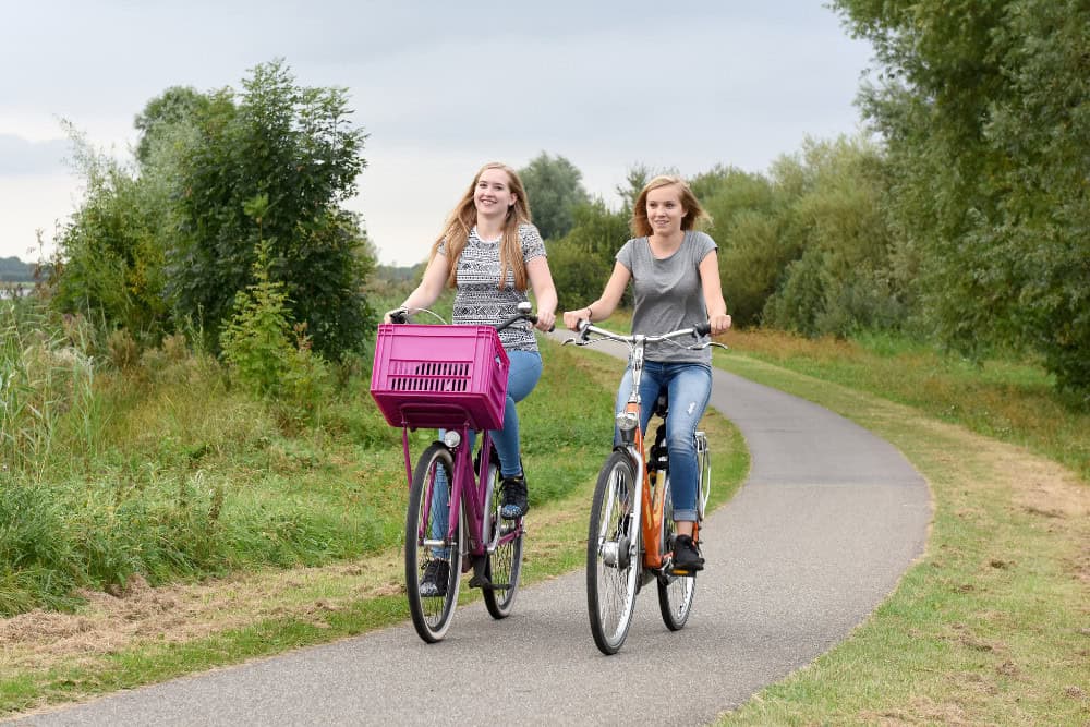 15 Ways Gen Z Europeans Live Differently And Why It Shocks American Teens 7 15 Unexpected Ways Gen Z Europeans Spend Their Time That Shock American Teens 4