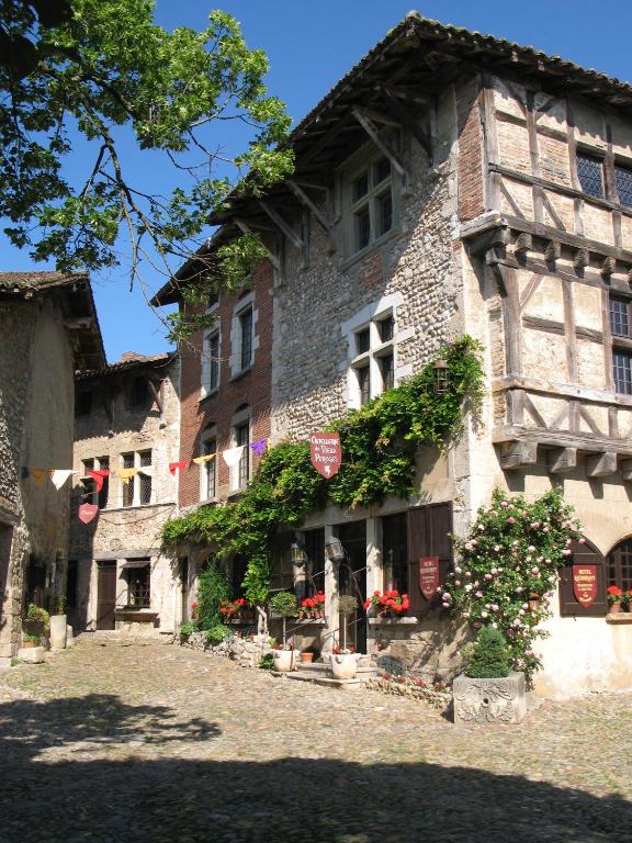 13 Most Beautiful Medieval Cities in France 5 Pérouges