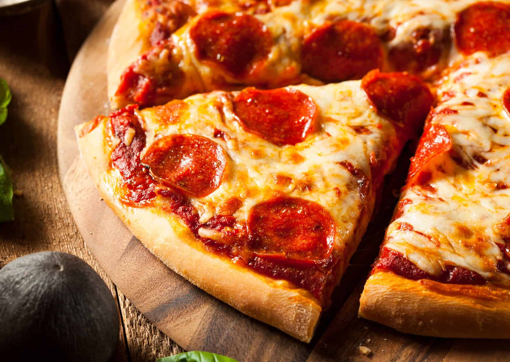 What Americans Keep Getting Wrong About Pizza According to Italians 1 real vs fake italian pies