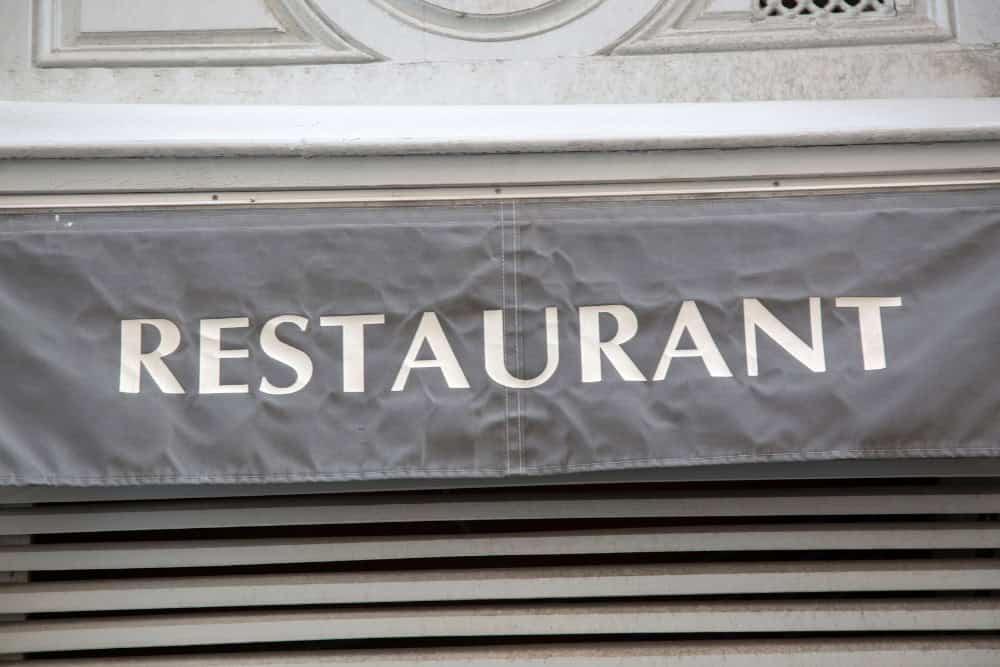 13 Clues Your ‘Authentic’ European Restaurant Is Actually a Tourist Trap 2 Red Flags Europeans Spot in Authentic Restaurants 3