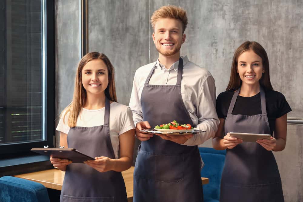 13 Clues Your ‘Authentic’ European Restaurant Is Actually a Tourist Trap 3 Red Flags Europeans Spot in Authentic Restaurants 5