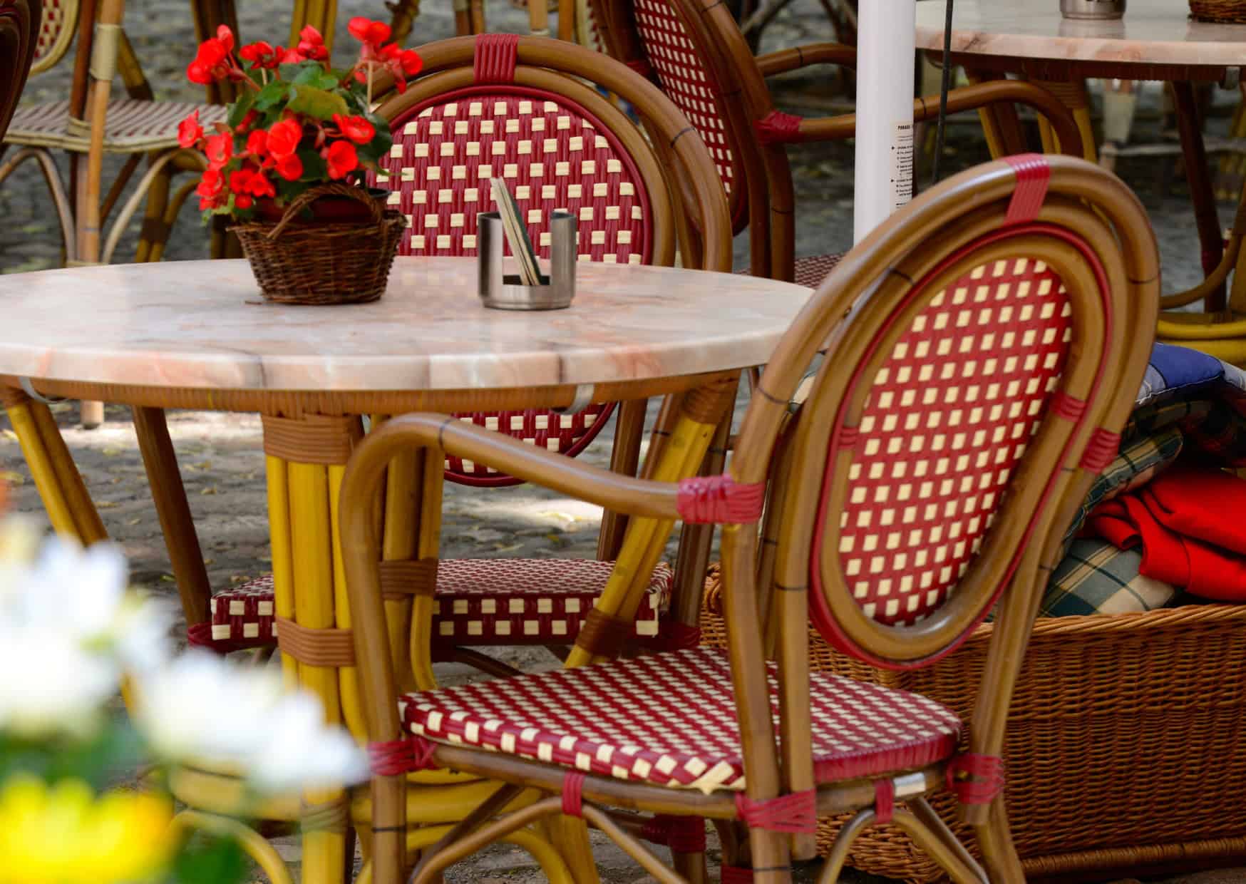 The Fastest Way to Annoy a Server in Paris, Rome, or Barcelona: 7 The Restaurant Mistakes That Make Locals Cringe In Europe 4 Restaurant Etiquette Rules in Europe 6