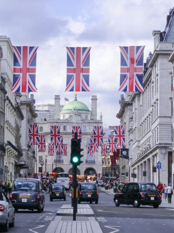 Don’t Do This in the UK: 20 Things Not to Do in the UK