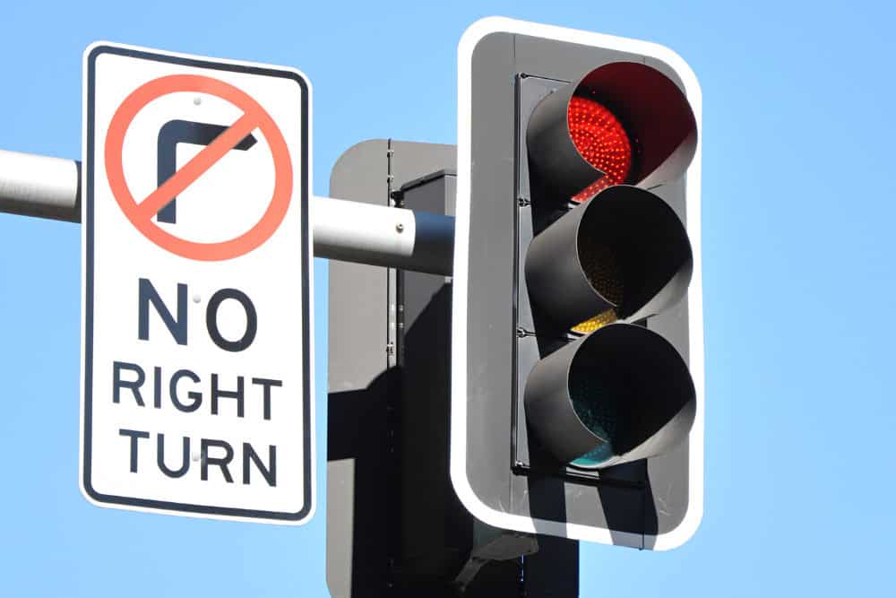 Why Europeans Never Turn Left at These 11 ‘Perfectly Fine’ American Intersections 3 Why Europeans Never Turn Left at These 11 ‘Perfectly Fine American Intersections 3