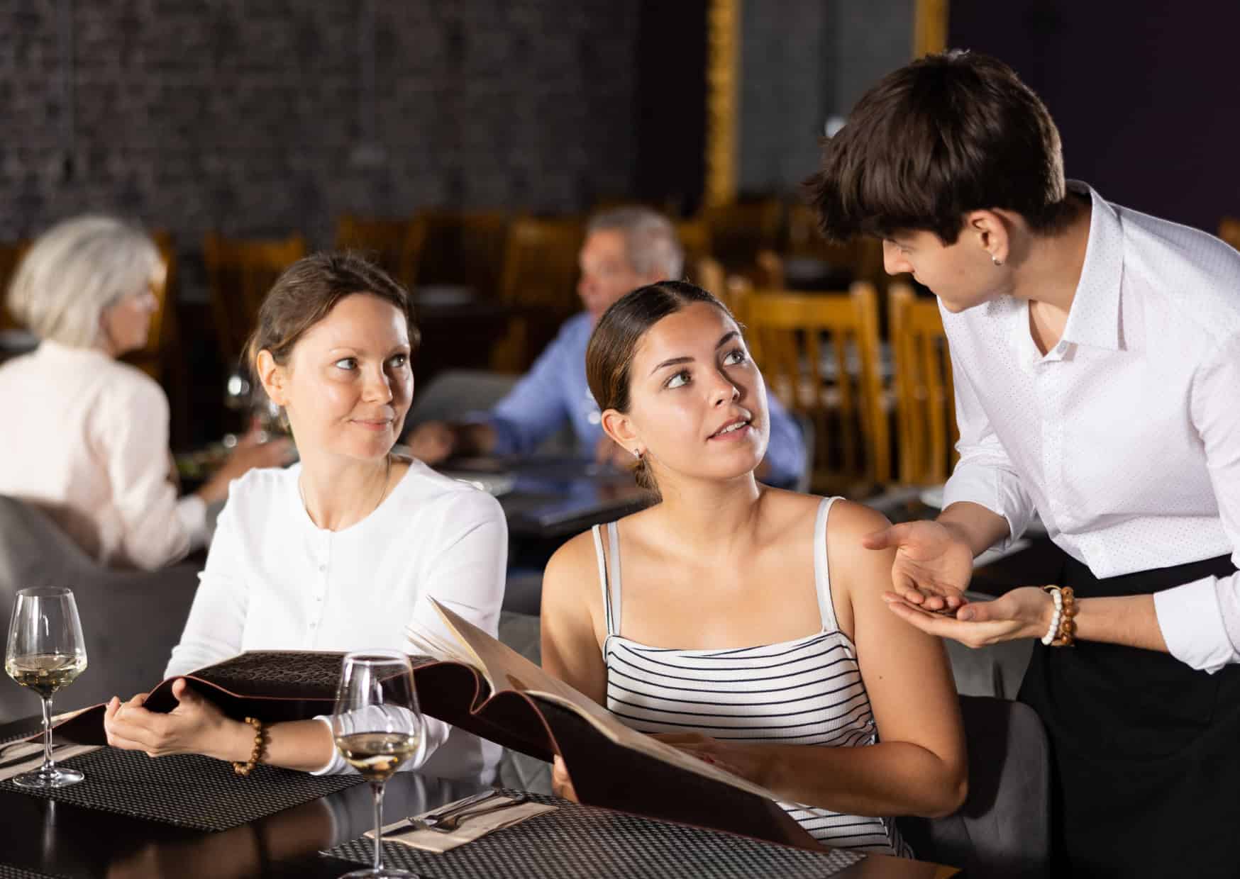 7 Dining Surprises Americans Face Worldwide 4