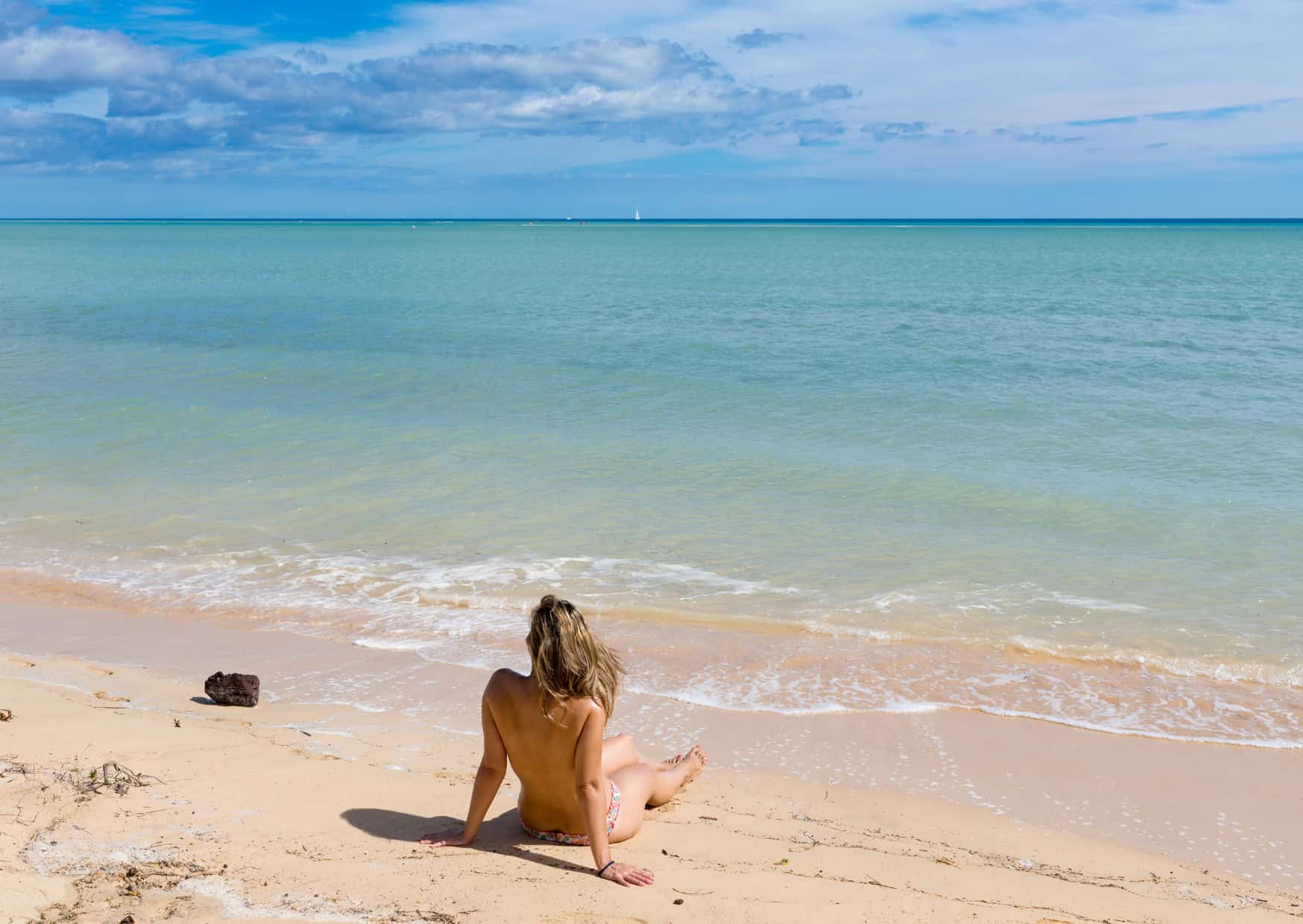 8 Beach Etiquette Shocks Americans Face in Spain 2
