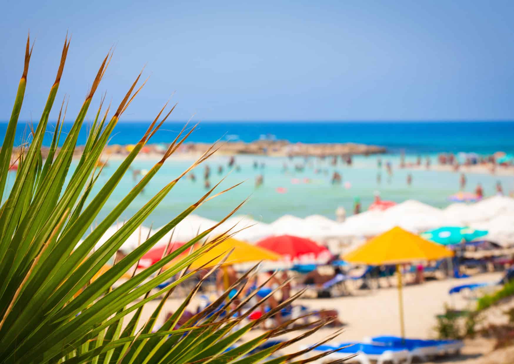 8 Beach Etiquette Shocks Americans Face in Spain 3