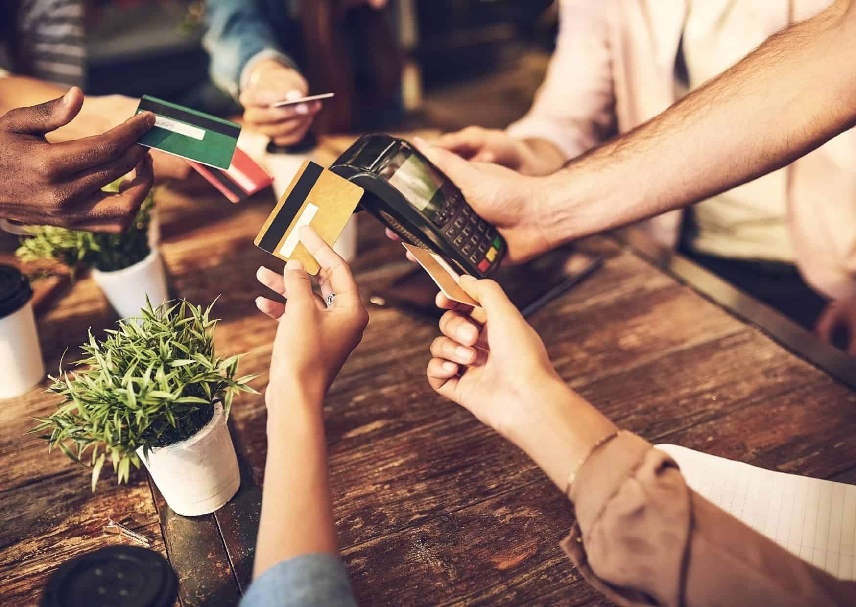 10 Unspoken Rules of Group Trips: How to Avoid Fights with Friends 6 Airbnb 18