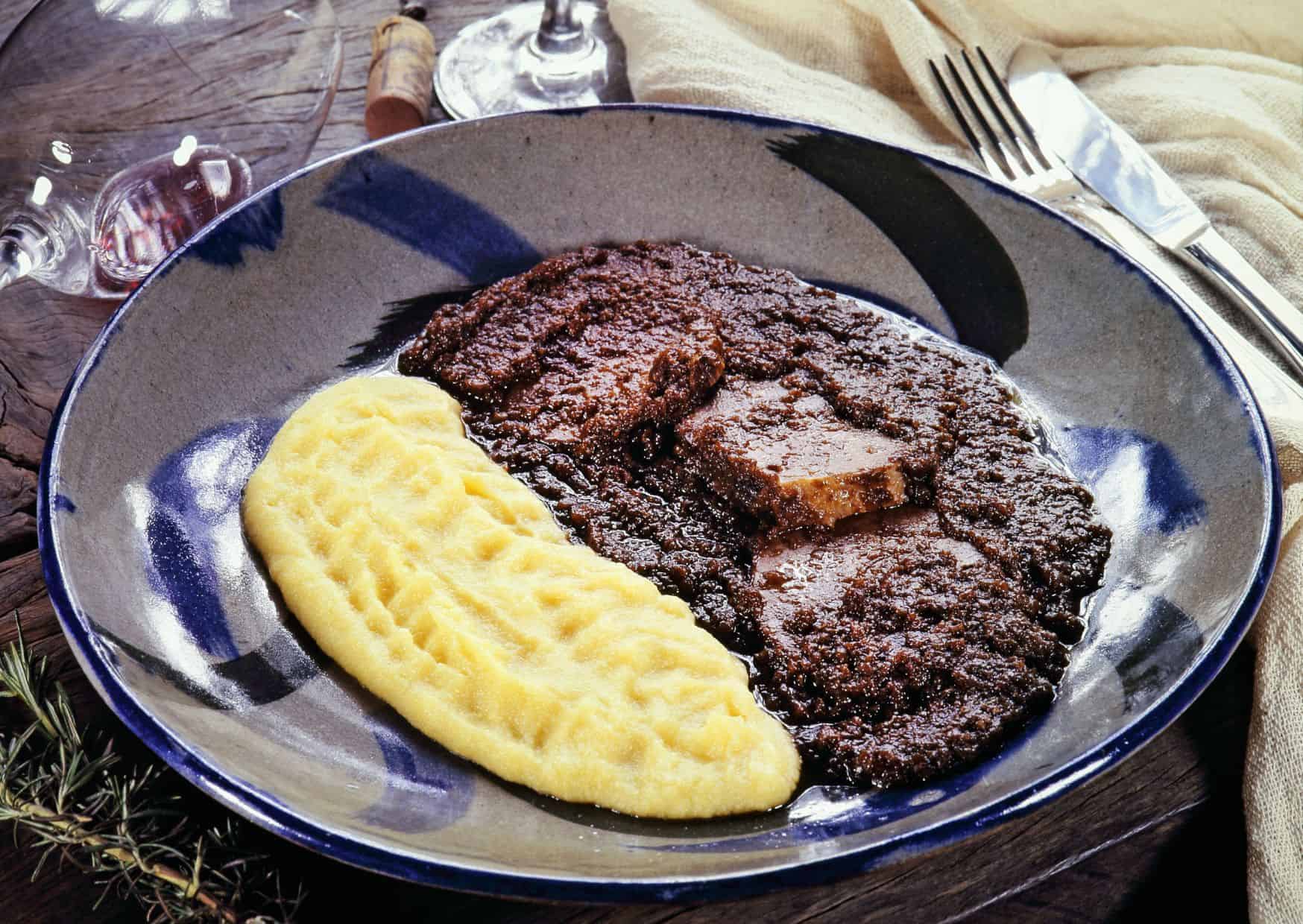 How Italian Cooks Make Beef So Tender It Falls Apart With a Fork: How to Make Italian Brasato al Barolo 4 How to Make Italian Brasato al Barolo (Recipe Guide)