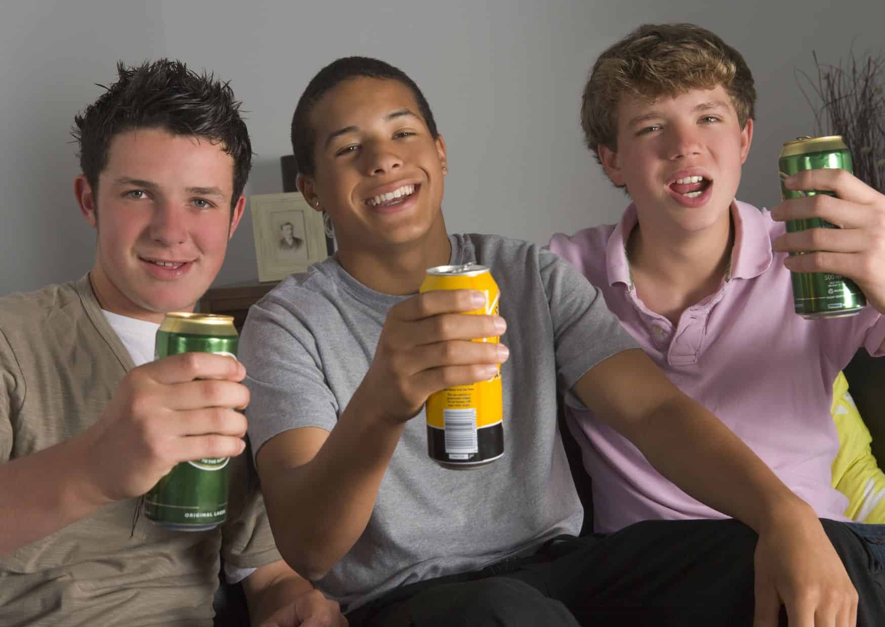 8 Unwritten Rules of Drinking in Europe vs. the USA