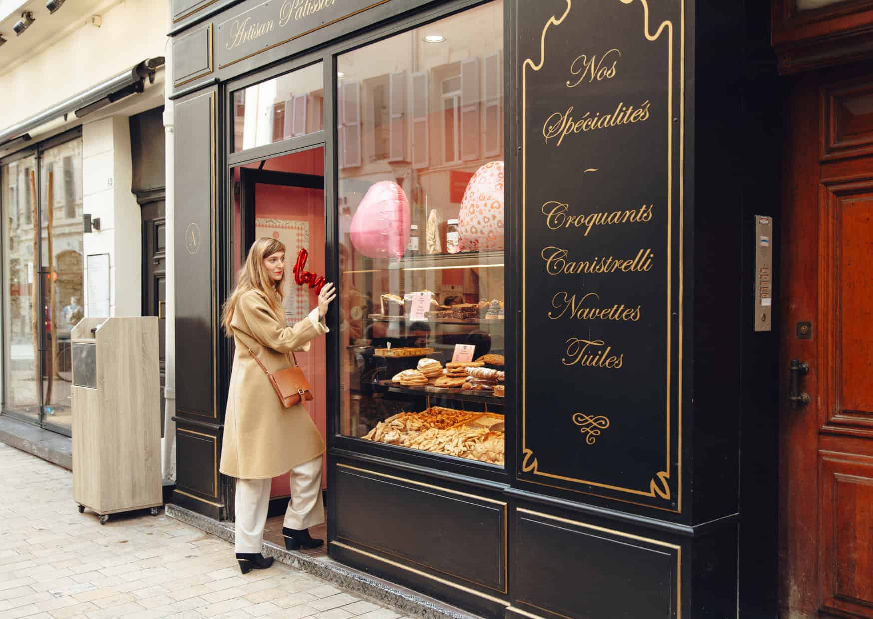 What No One Tells You About French Bakeries — Until You Embarrass Yourself 2 The Unspoken Rules of French Bakeries Tourists Never Know 4