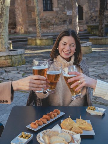 Unspoken Rules of Spanish Bars That Americans Always Break