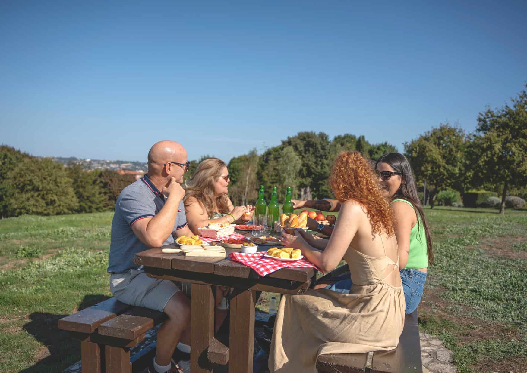 Why Spaniards Seem Distant at First (And What You’re Misunderstanding) 7 Why Spanish People Arent Befriending You 3