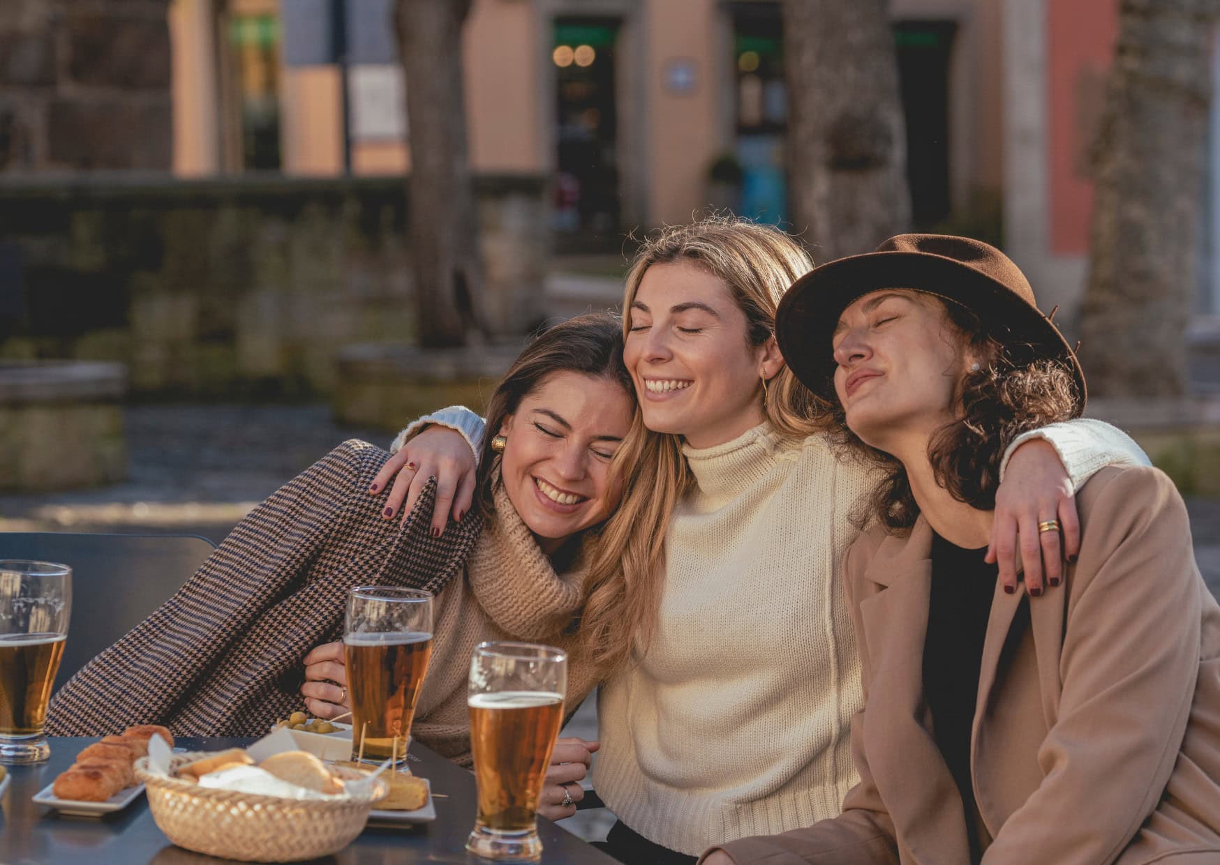 Why Spaniards Seem Distant at First (And What You’re Misunderstanding) 1 Why Spanish People Arent Befriending You
