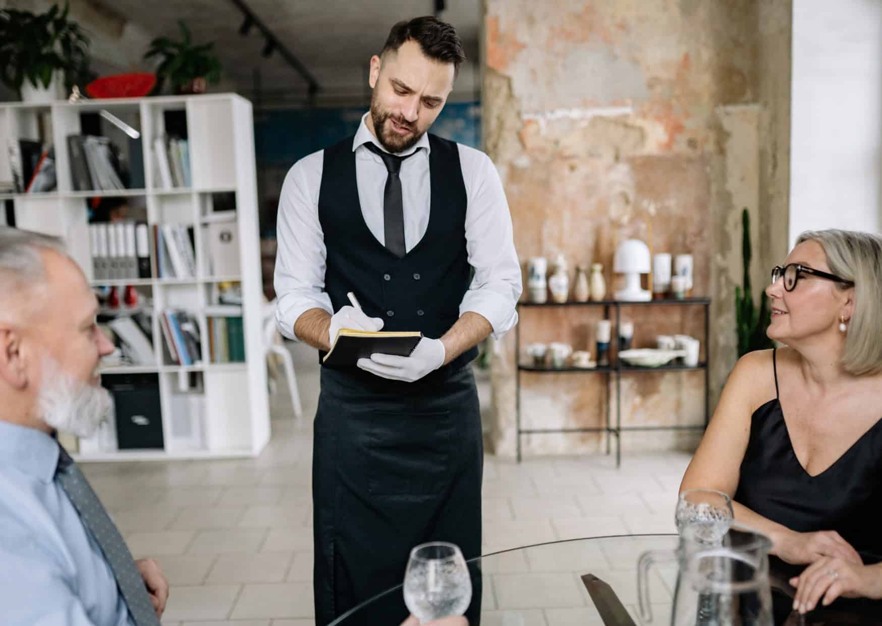 9 Table Manners Europeans Judge Americans For Breaking 4