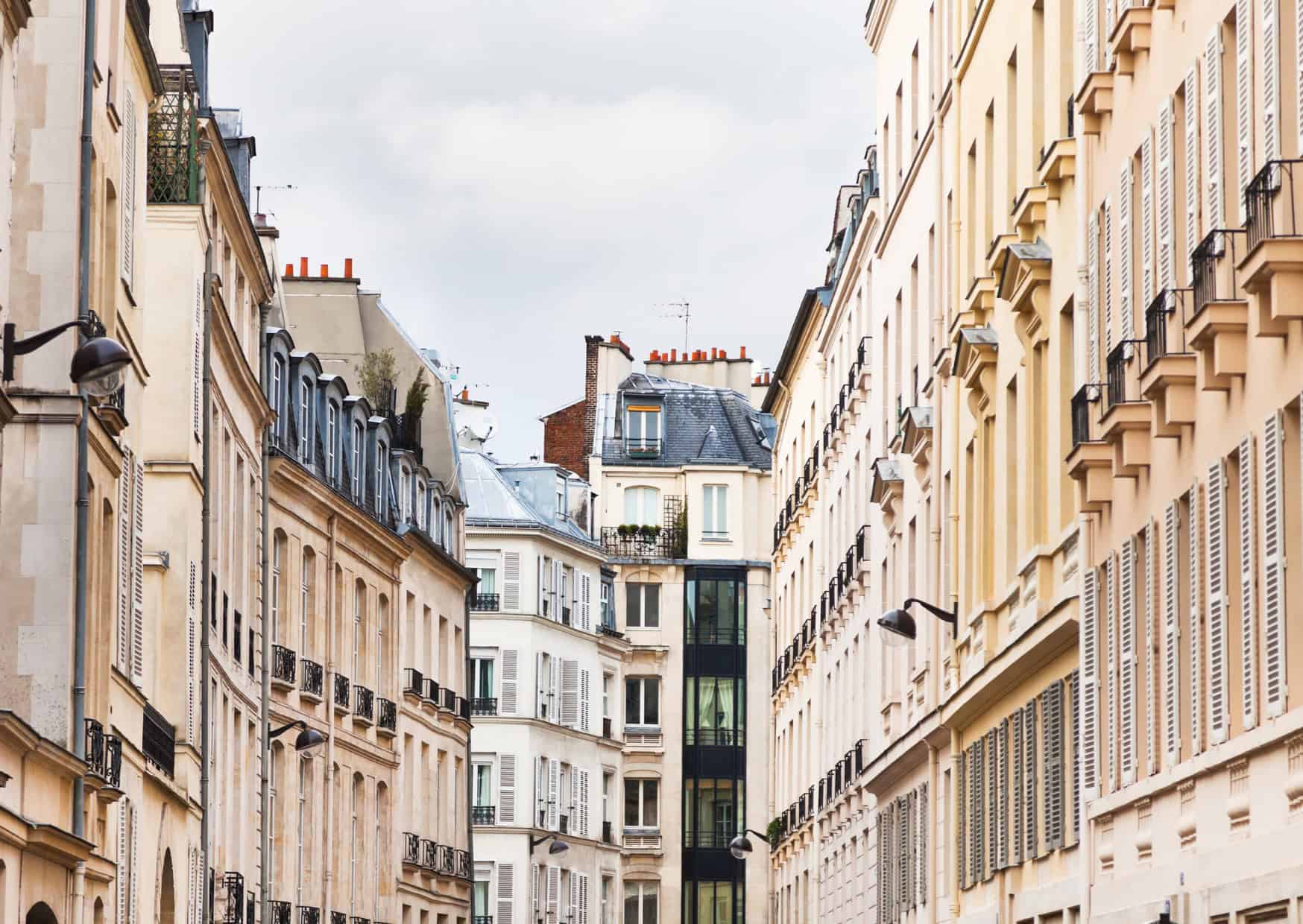 Why Europeans Say No to Air Conditioning Even When It’s 100°F Outside: 9 Reasons Europeans Refuse To Use Air Conditioning Even During Heatwaves 1 Reasons Europeans Refuse To Use Air Conditioning 4
