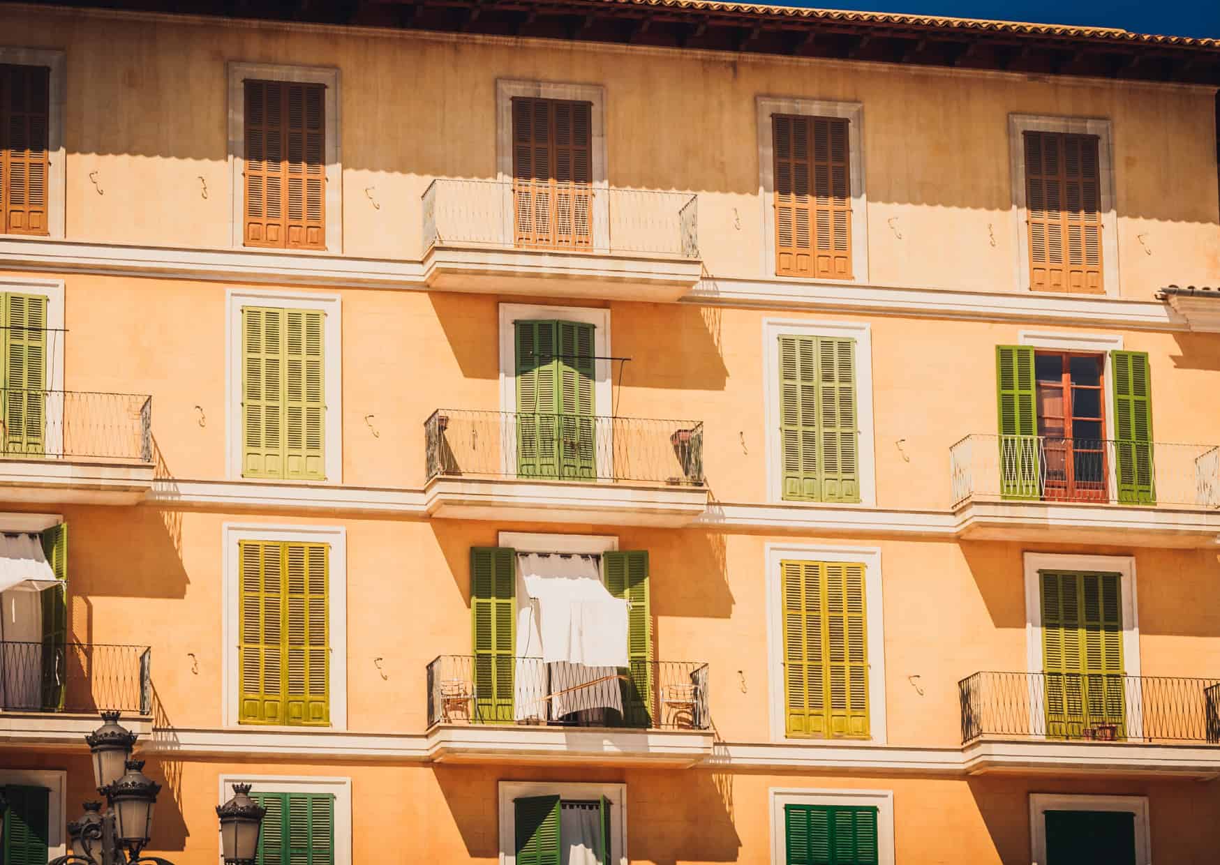 Why Europeans Say No to Air Conditioning Even When It’s 100°F Outside: 9 Reasons Europeans Refuse To Use Air Conditioning Even During Heatwaves 6 Reasons Europeans Refuse To Use Air Conditioning