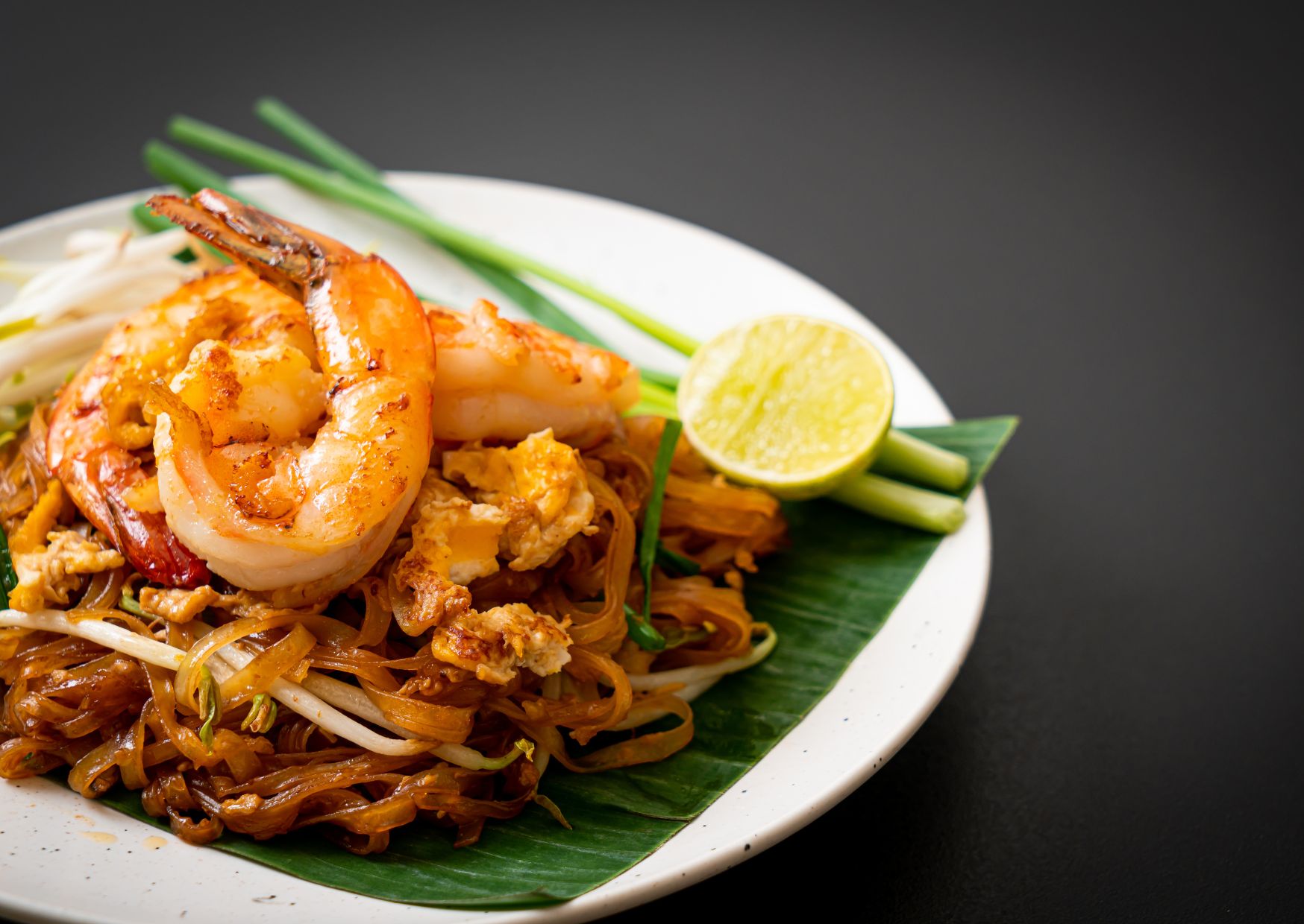 Most Popular Thai Foods: How to Make Thai Stir-Fried Noodles (Recipe Guide)