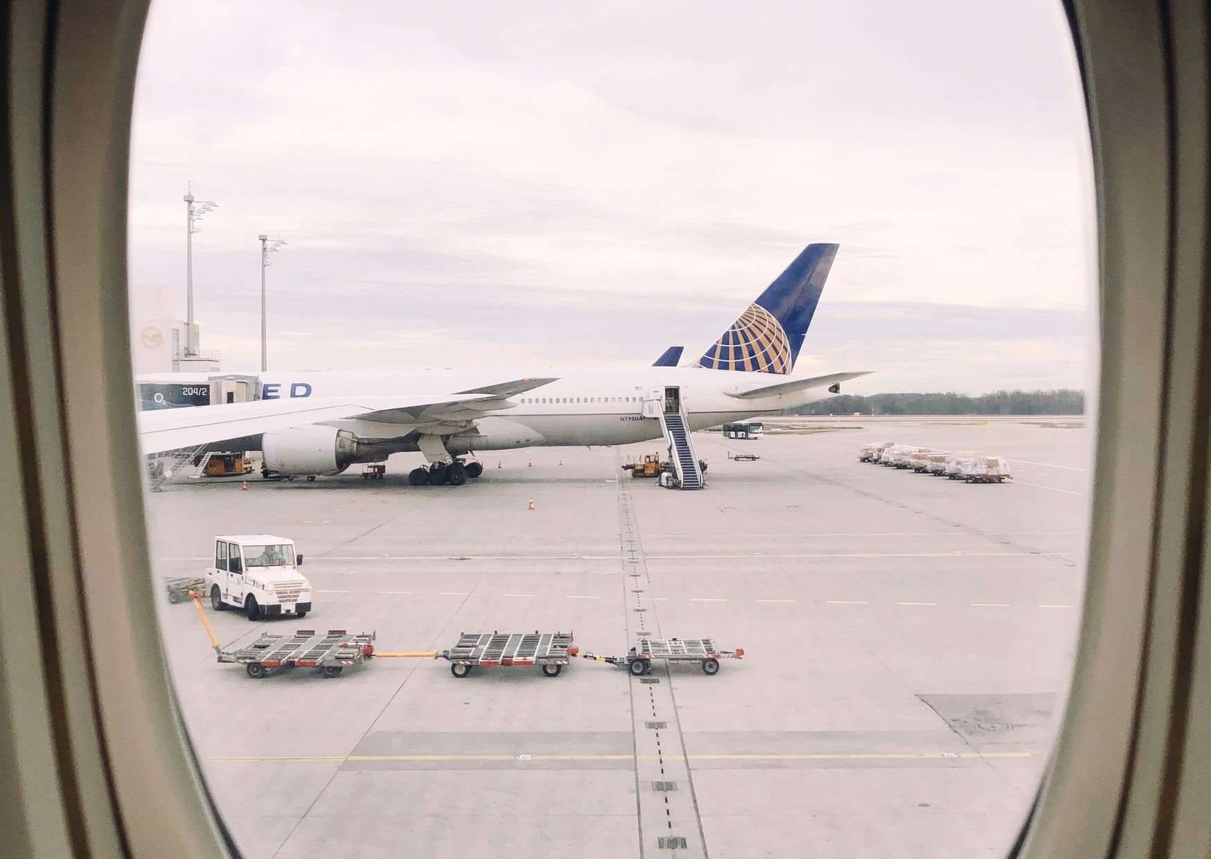 10 Flight Etiquette Rules Most Passengers Ignore 1 10 Unspoken Rules of Flying That Every Passenger Should Know