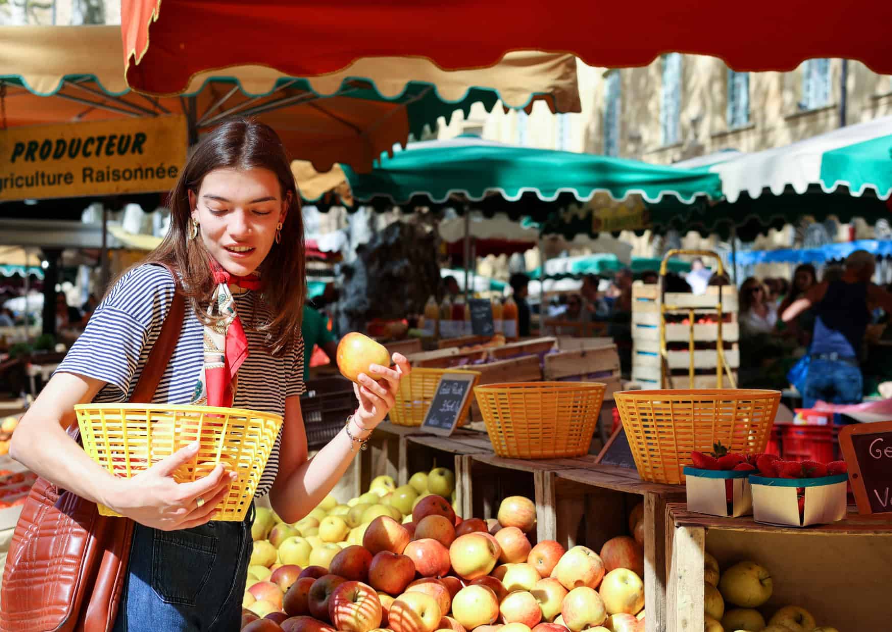 The Normal European Routine That Would Surprise Most American Women 2 Why European Women Have This Daily Habit American Women Would Never Consider 2