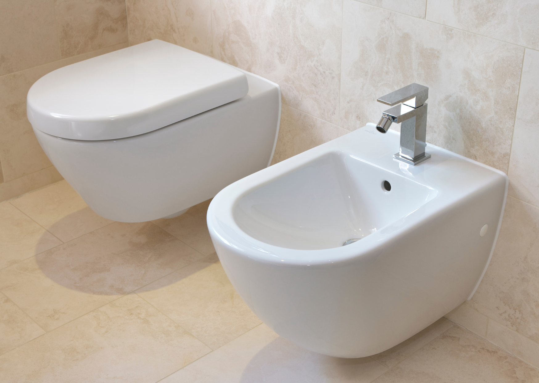 Europeans Know You’re American Before You Even Flush: 9 Bathroom Habits That Instantly Reveal You’re American in Europe 2 Bathroom Habits 2