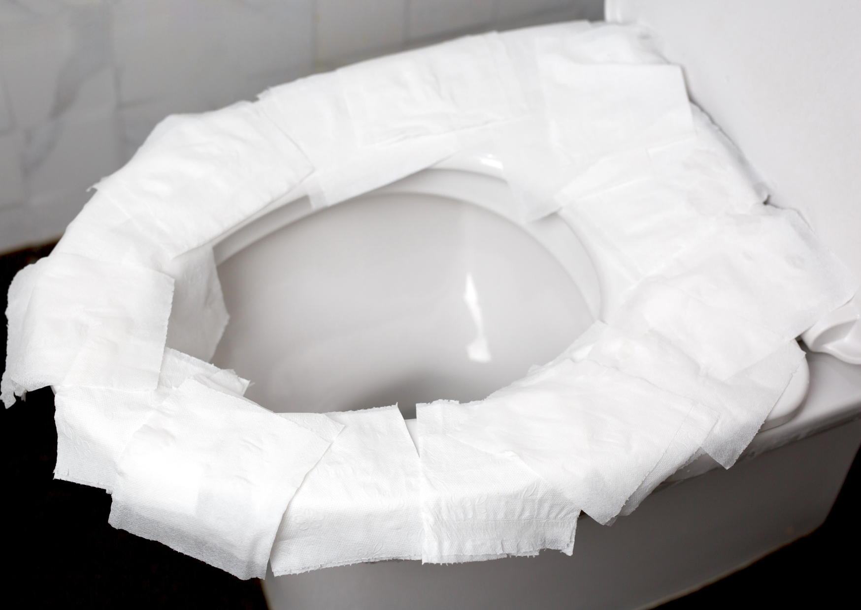 Europeans Know You’re American Before You Even Flush: 9 Bathroom Habits That Instantly Reveal You’re American in Europe 1 Bathroom Habits