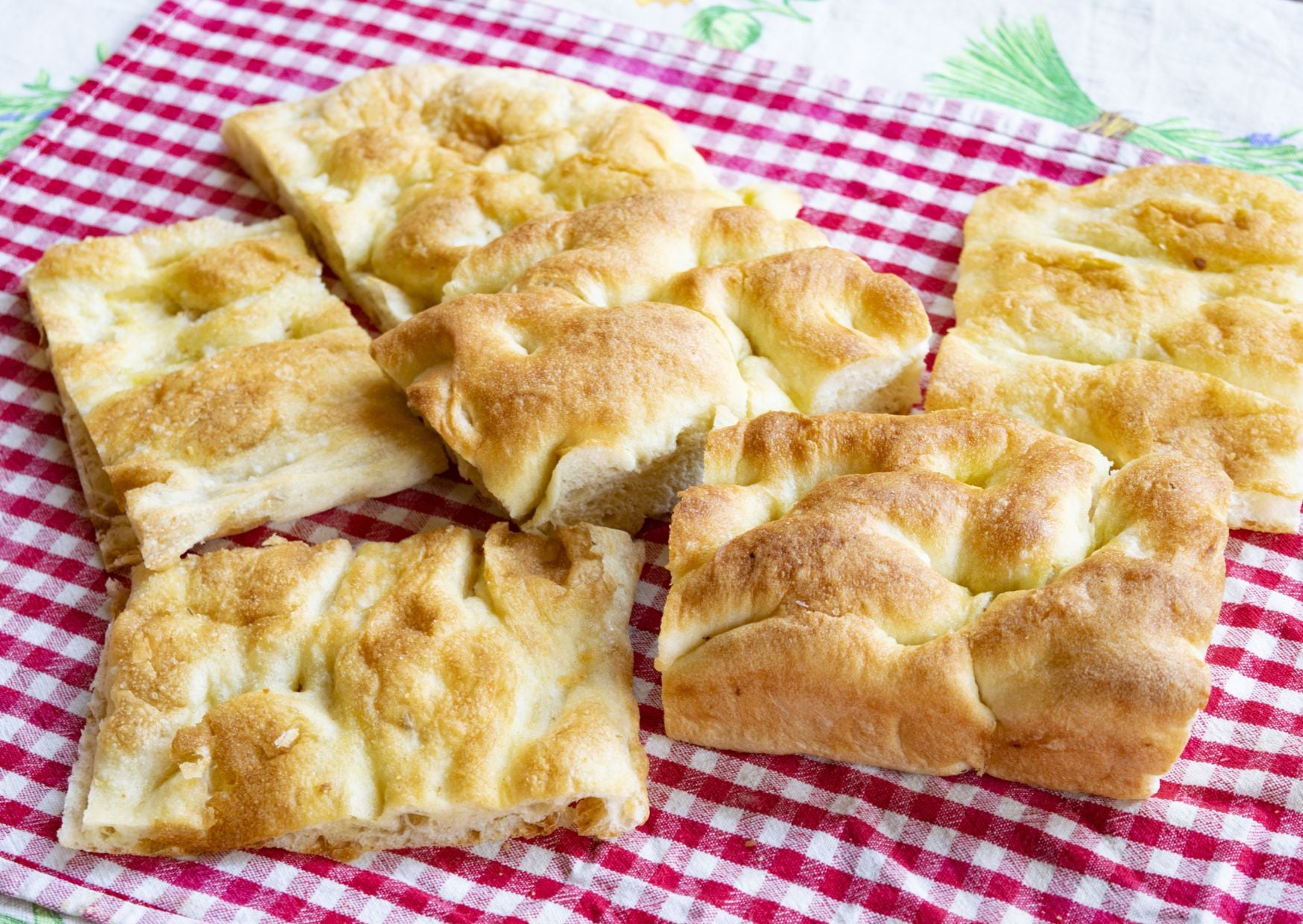 The Italian Focaccia That Ruins All Other Bread: This Focaccia Genovese Is Crispy, Fluffy, and Soaked in Olive Oil 5 How To Make Focaccia Genovese (Fluffy & Oily, Just Like in Liguria) Recipe Guide
