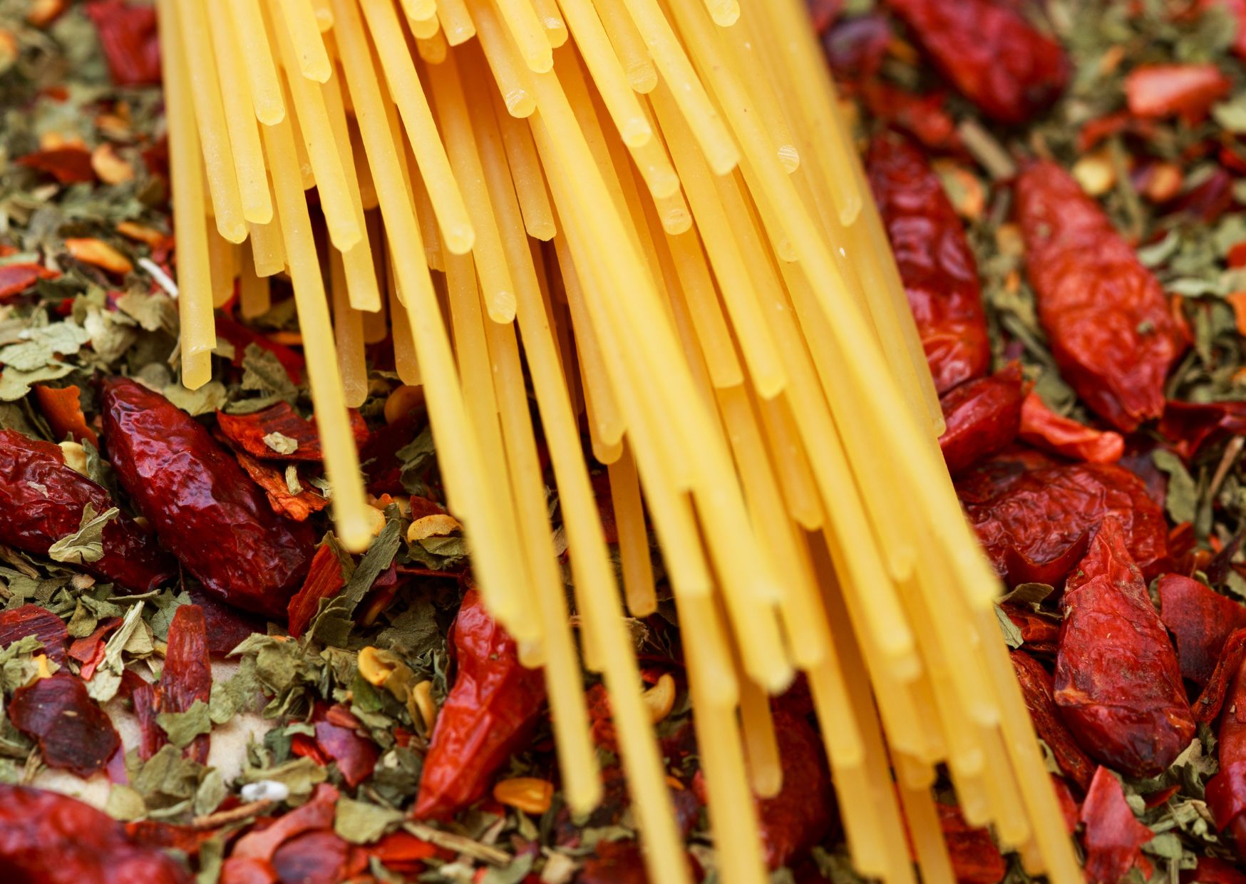 Nonna’s Spaghetti Aglio, Olio e Peperoncino (Recipe Guide)
