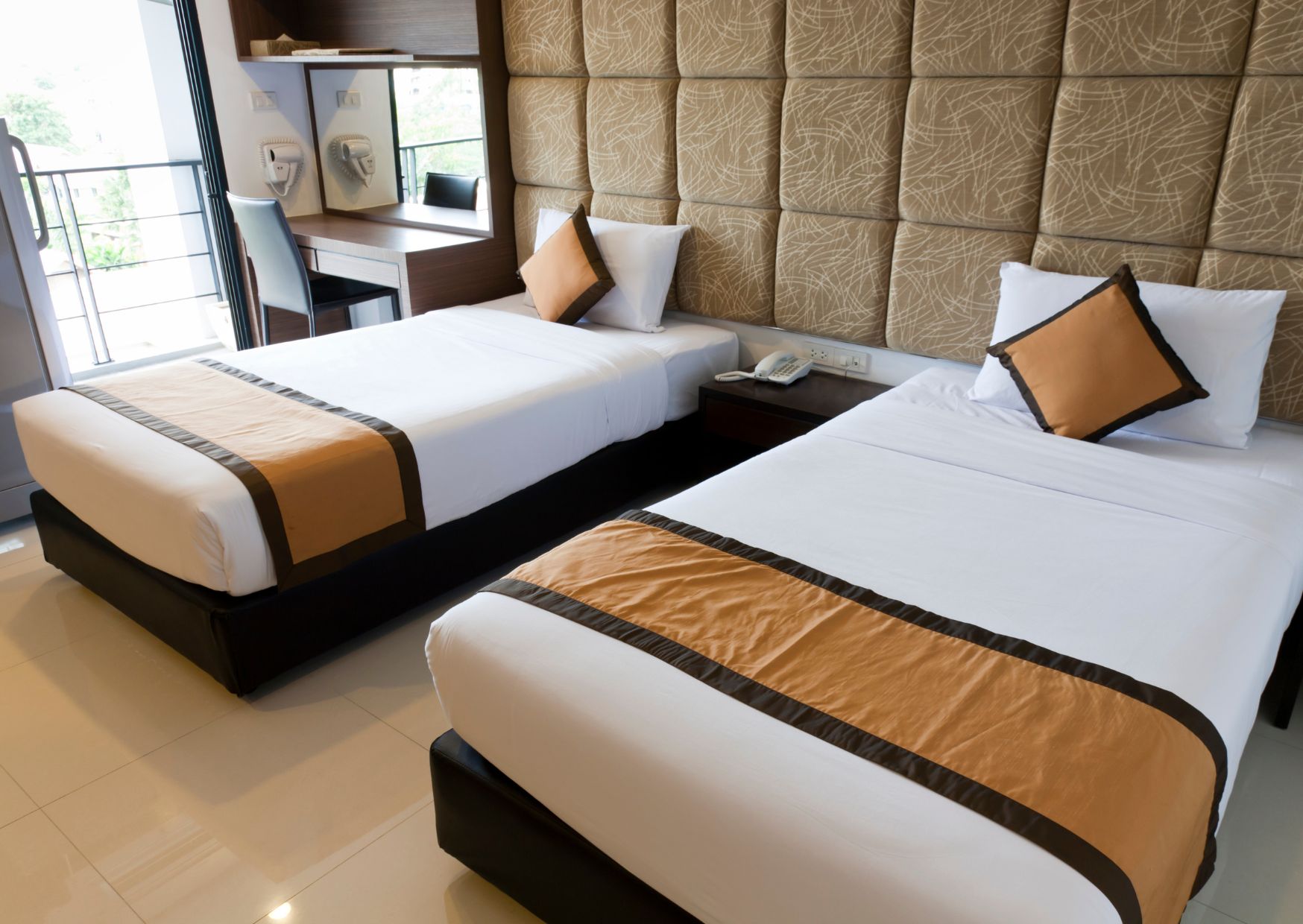 The Unwritten Bedroom Rule Europeans Follow That Americans Don’t Understand 5 One Bed Two Duvets 2