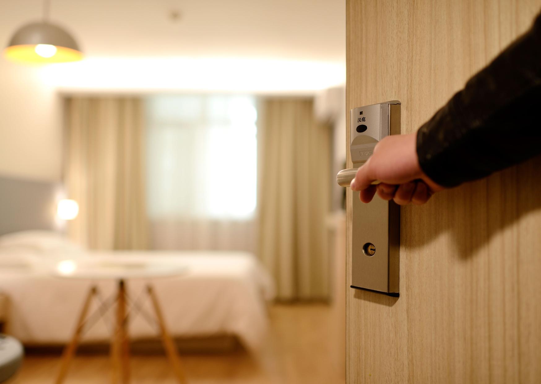 The Hidden Ways Mediterranean Hotels Treat Americans (That You’d Never Notice) 2 Subtle Ways Mediterranean Hotels Treat American Guests Differently 2