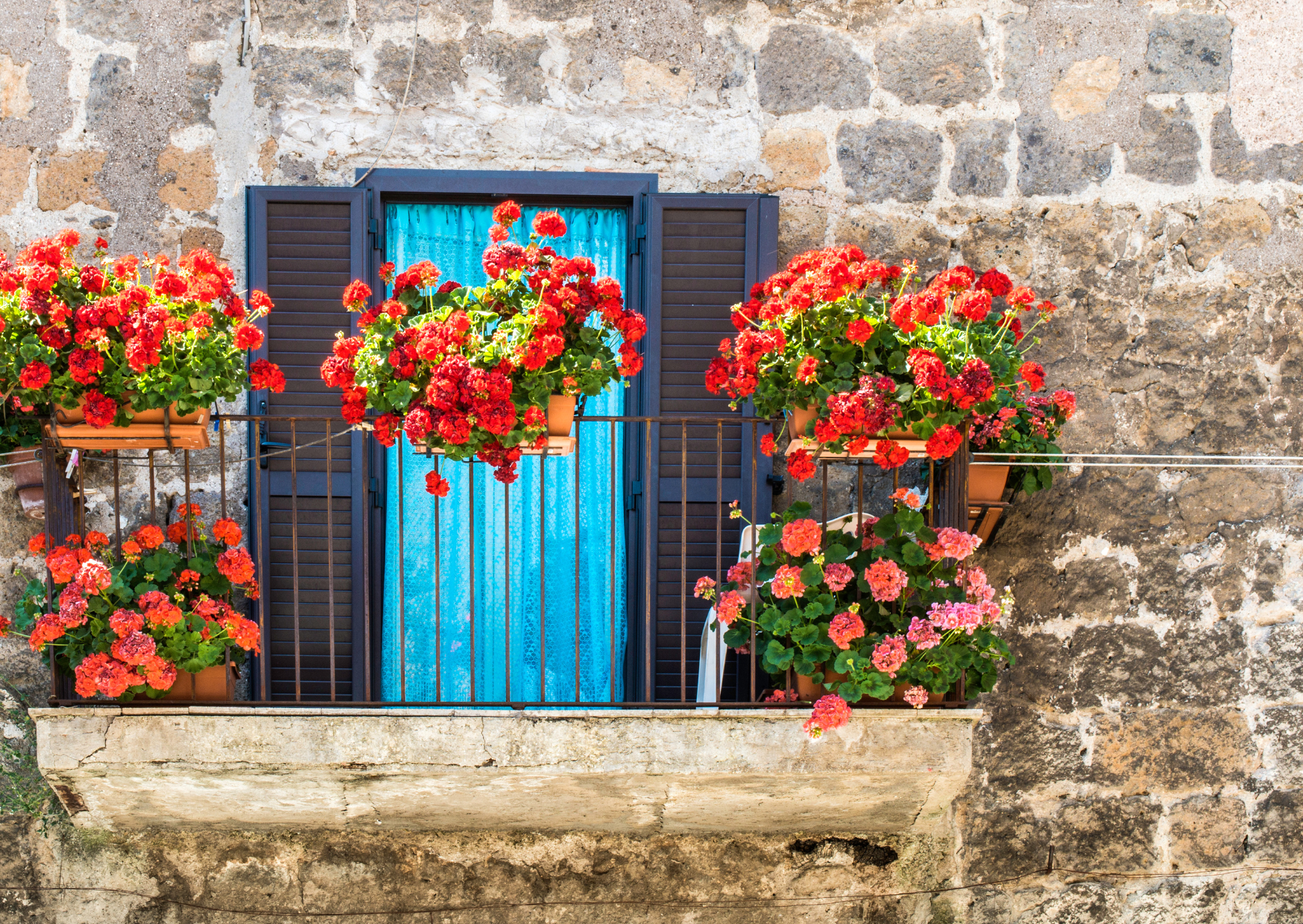 Americans Fight Summer With Money: Italians Change Their Entire Routine Instead 3 Summer Adaptation Italians Make 3