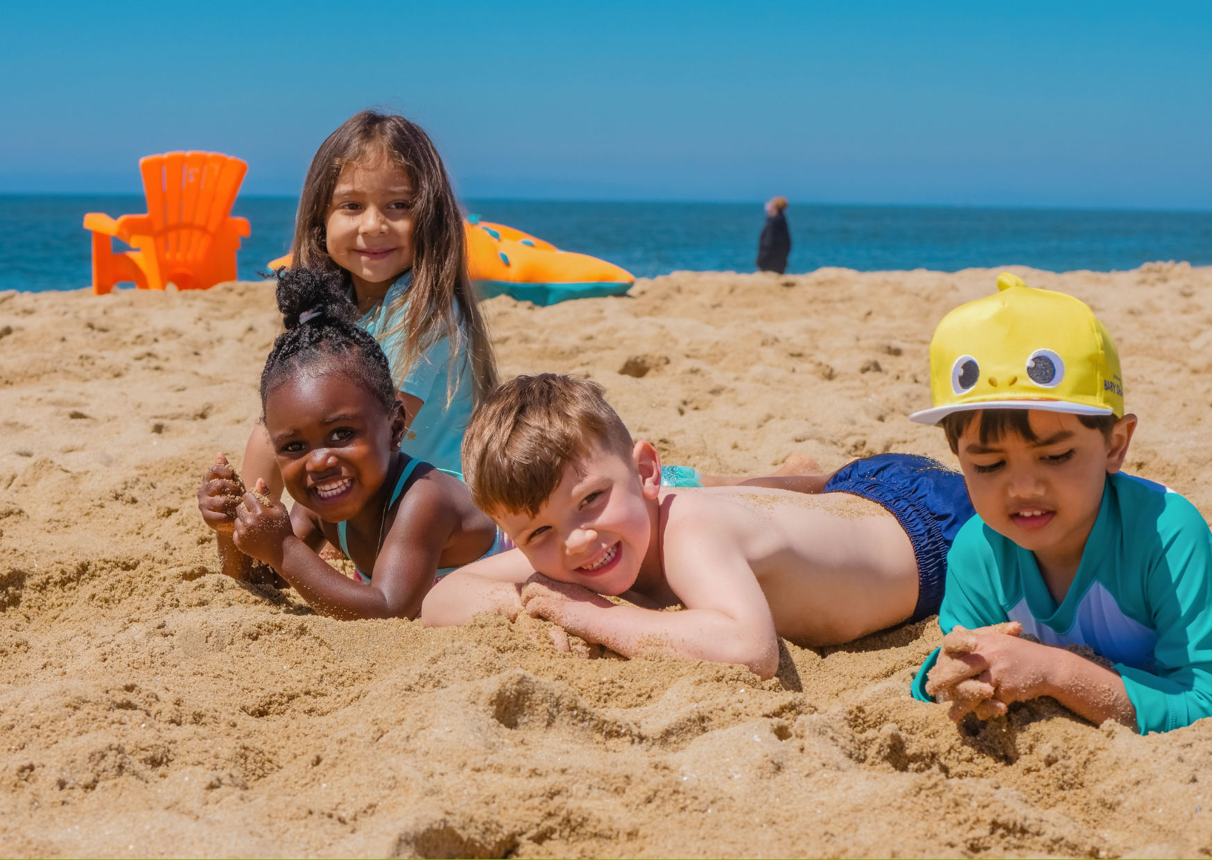 European Beach Photo Culture Would Shock American Privacy Expectations 8