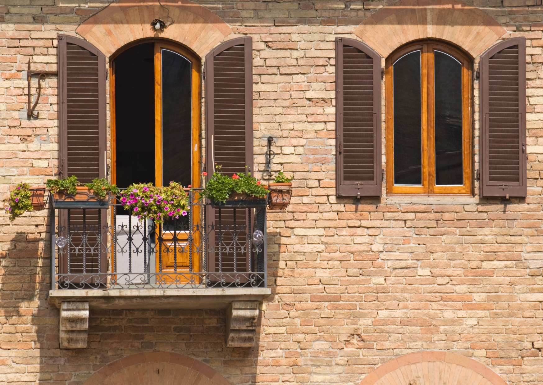 Why Europeans Air Out Their Homes This Way That Americans Think Invites Burglars 4 Why Europeans Air Out Their Homes 8