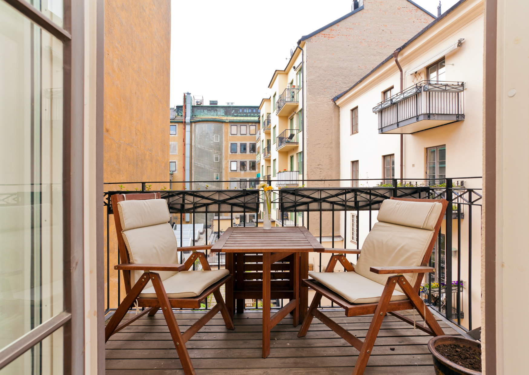 Why Europeans Air Out Their Homes This Way That Americans Think Invites Burglars 5 Why Europeans Air Out Their Homes 9