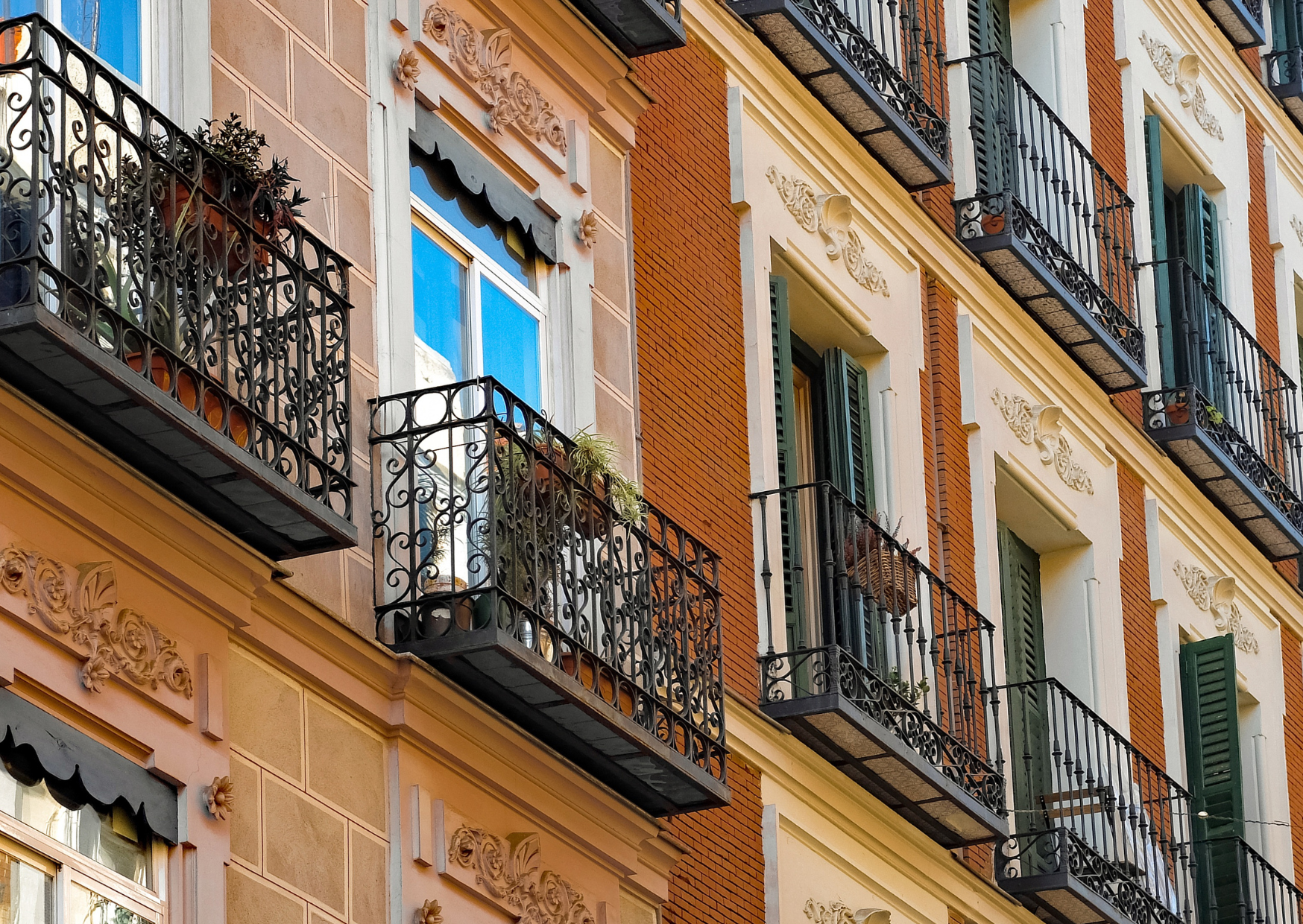 The Shocking Madrid Rent Gap: Why Tourists Pay €3,000 While Locals Pay €1000 4 Why Foreigners Pay 5