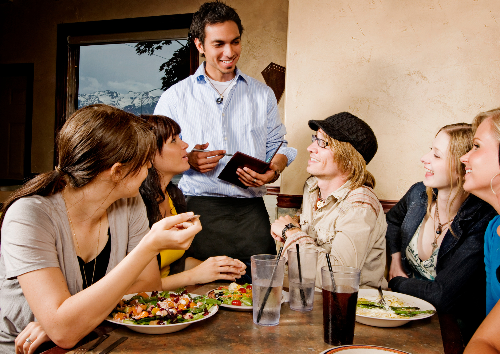 American Smile That Confuses European Waiters 6