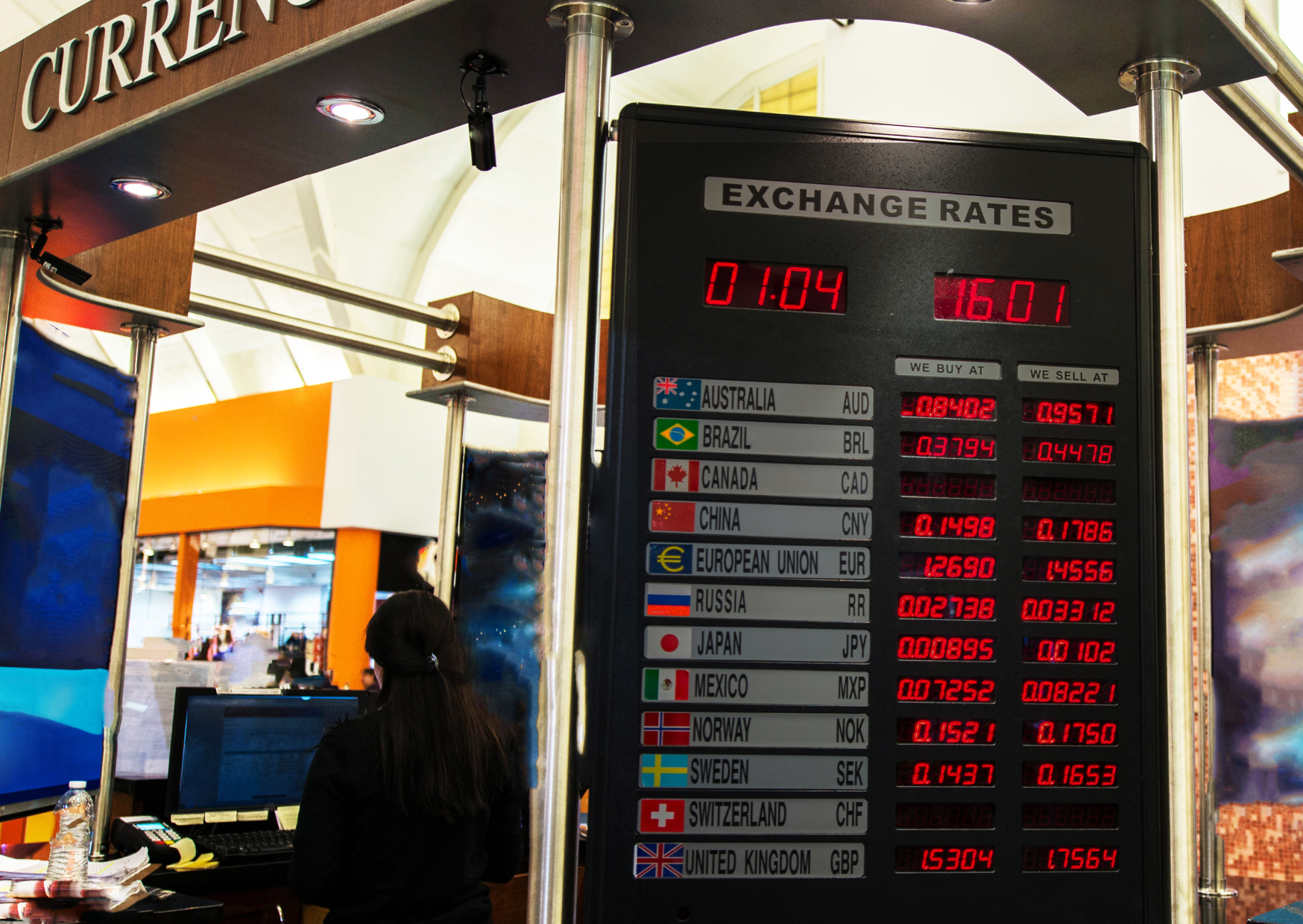 Currency Exchange Trick at European Airports 5