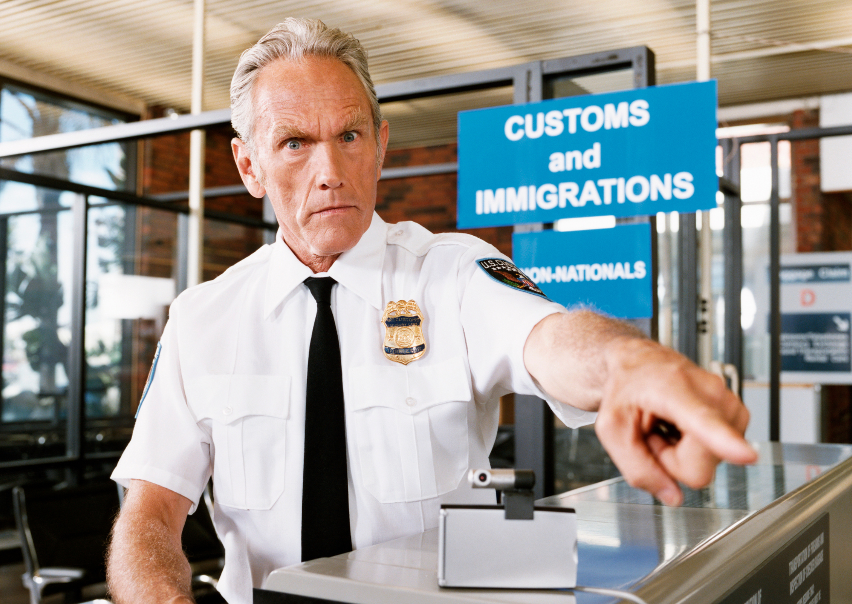 Beware: The Customs Form Error That Could Cost You $5,000 in Europe 1 Customs Check 3