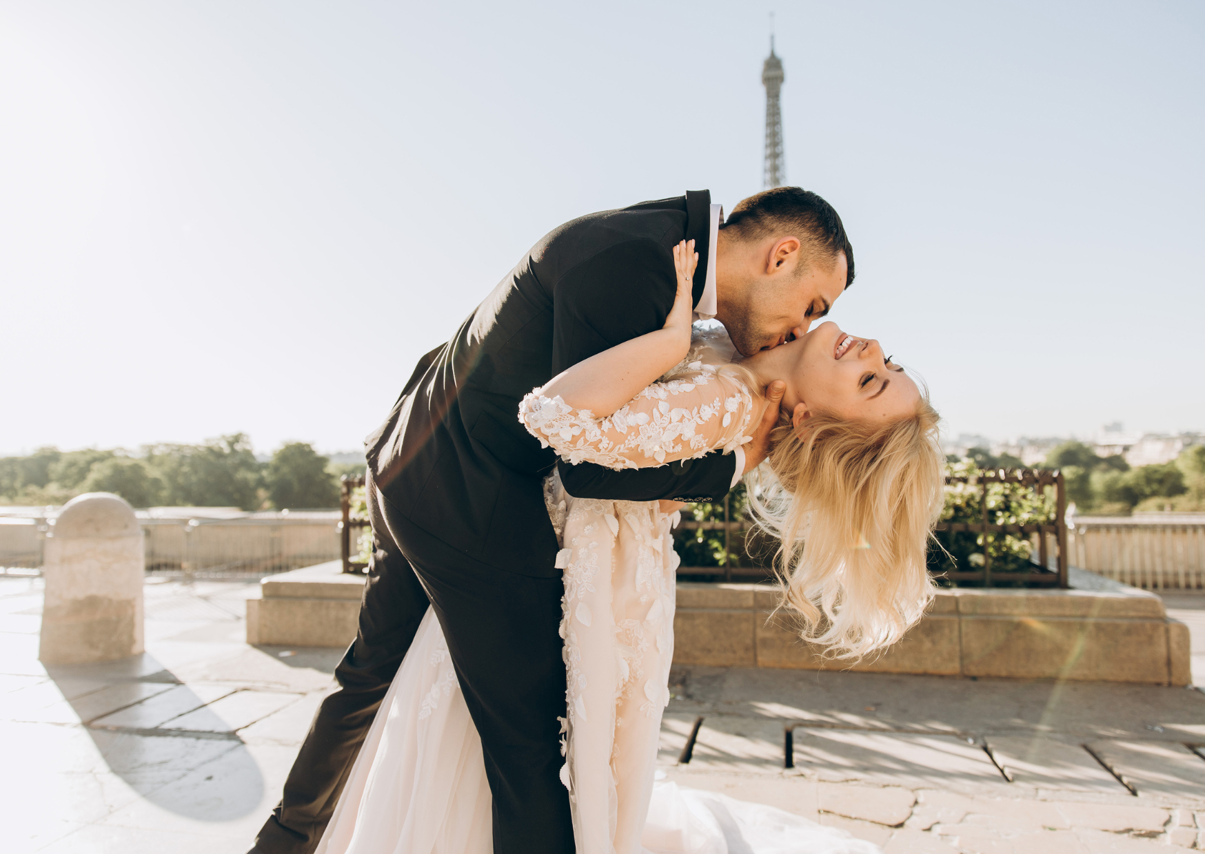 The Public Kissing Habit in France That Americans Find Scandalous 7 French Couples Kiss Here