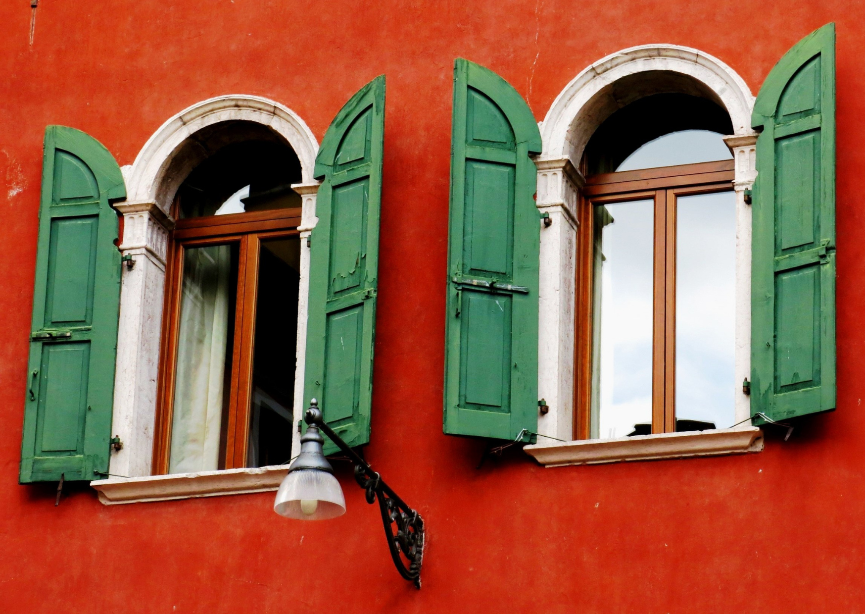 Italians Air Out Their Bedrooms 2