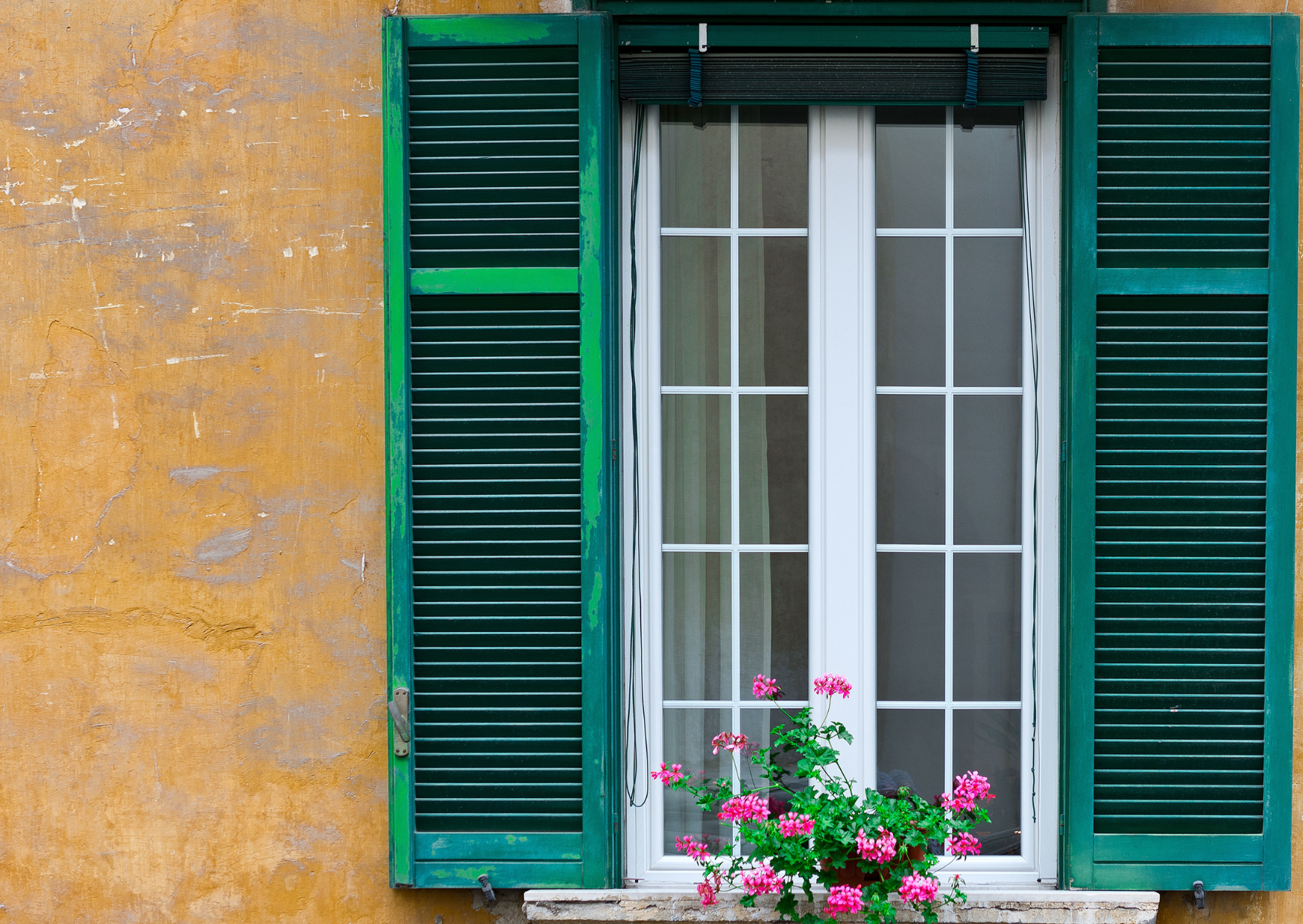 Italians Air Out Their Bedrooms 5