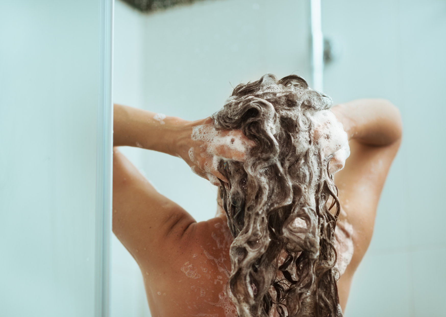 Why Europeans Shower This Way And Americans Think It’s Strange: The Bathroom Difference That Gives American Visitors Culture Shock 1 Shower Habit Europeans Follow