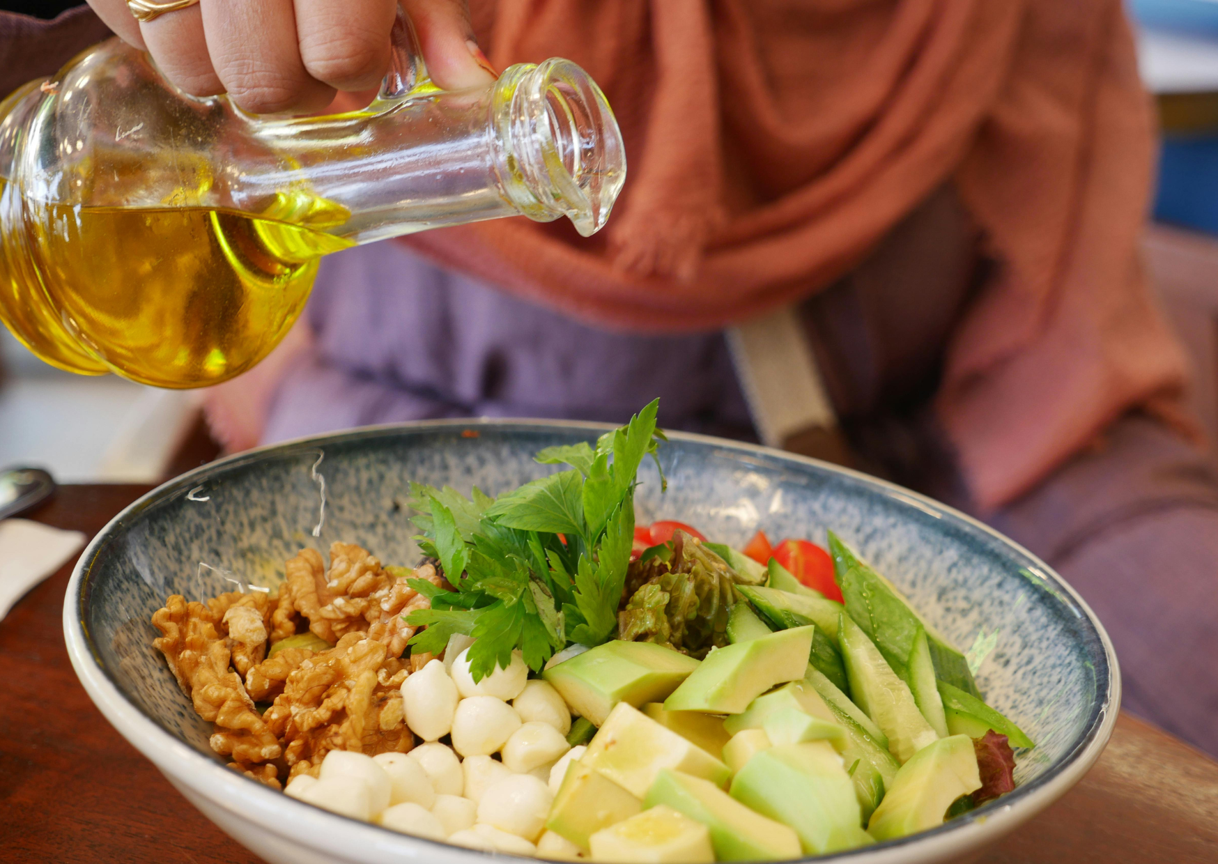 Spain’s Kitchen Fat Secret: The Oil Spanish Grandmothers Never Skip 2 Spanish Grandmothers Cook With This Oil 5