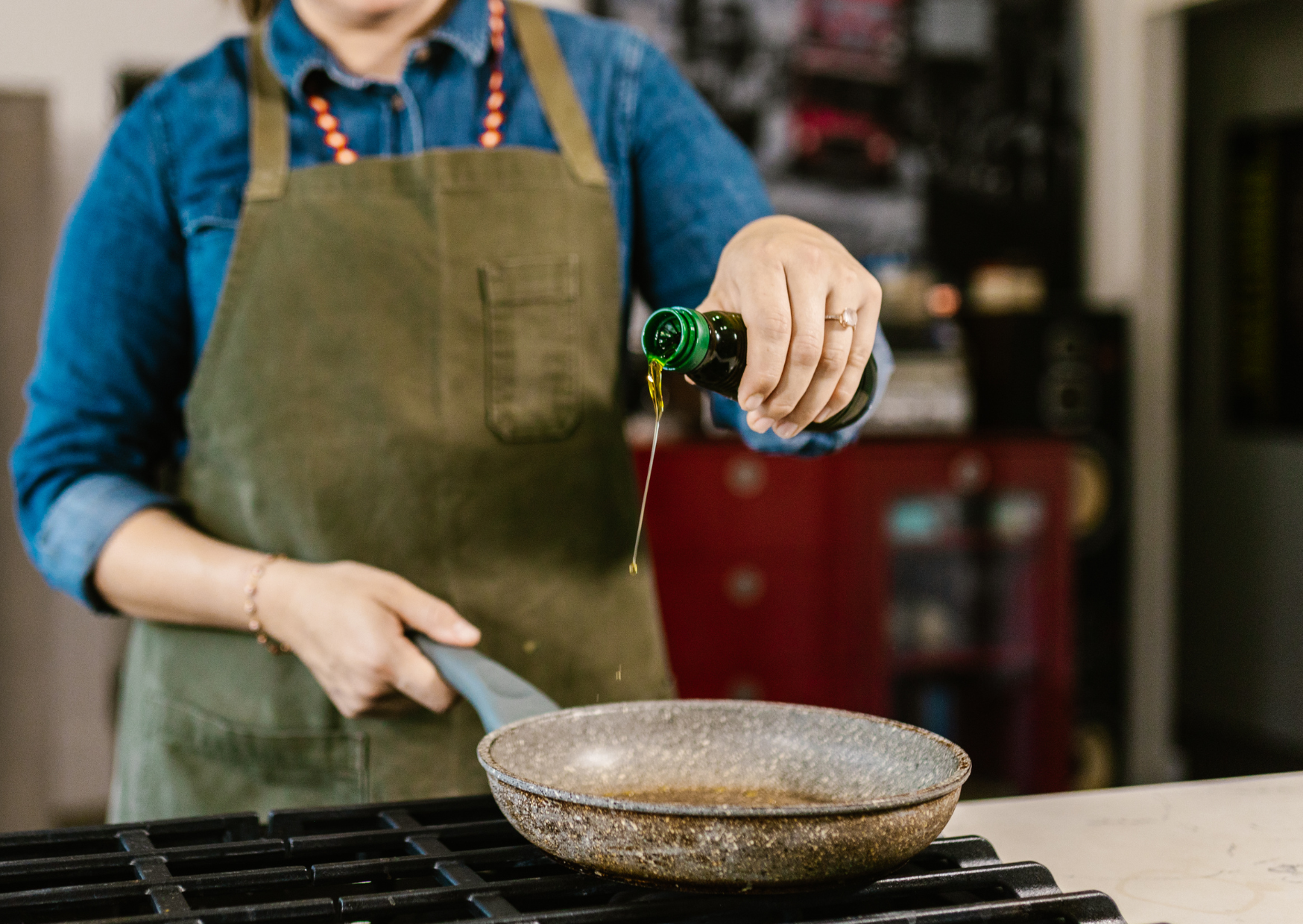 Spain’s Kitchen Fat Secret: The Oil Spanish Grandmothers Never Skip 5 Spanish Grandmothers Cook With This Oil