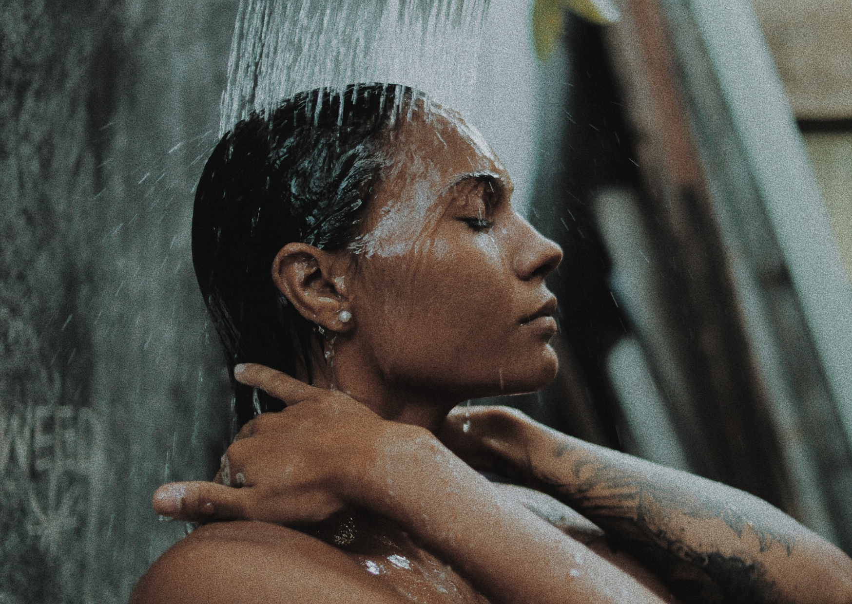Americans Call It Disgusting. Europeans Call It Practical: The Shower Habit Europeans Treat as Normal That Americans Call Gross 2 Why Europeans Pee in the Shower 4
