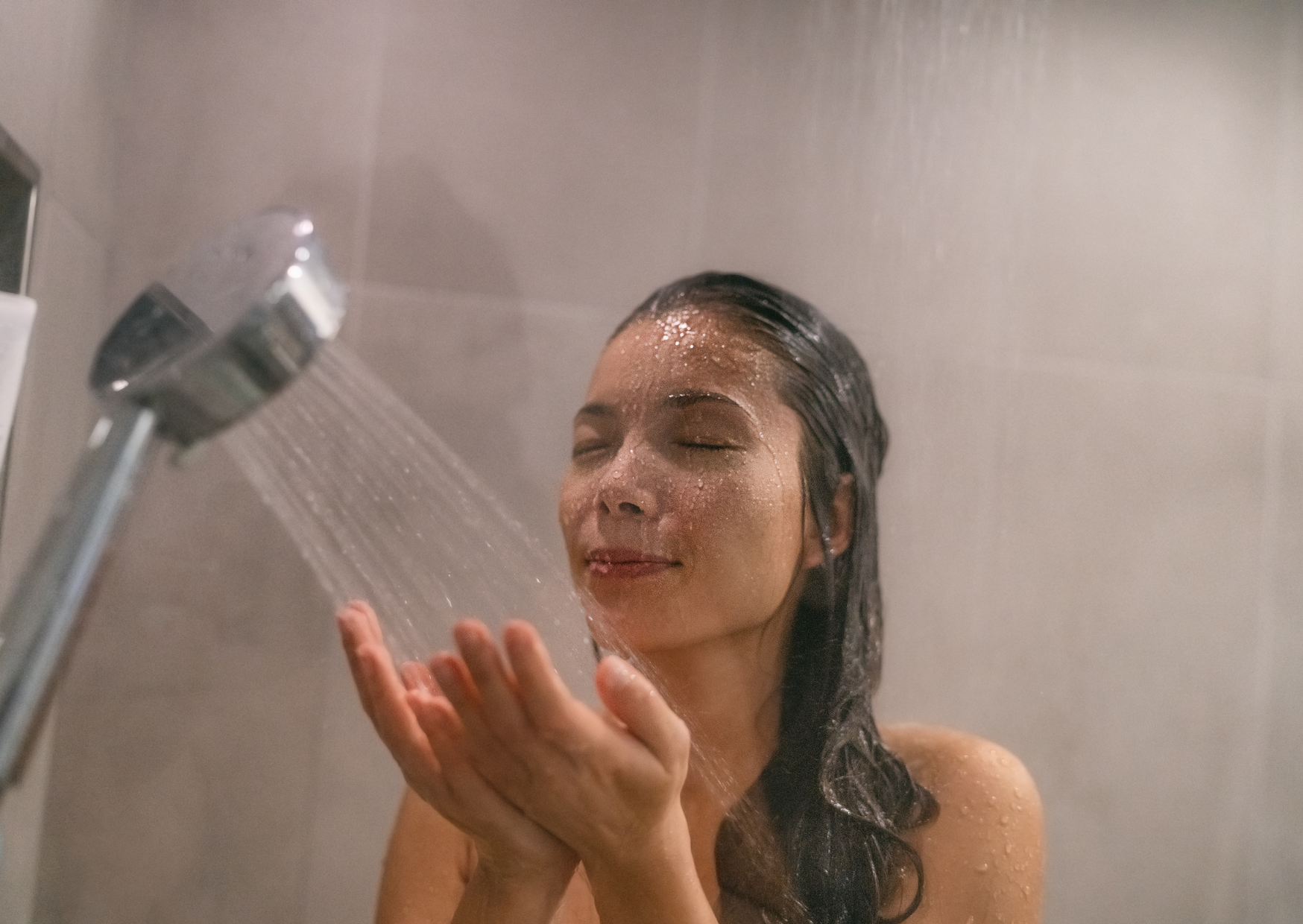 Americans Call It Disgusting. Europeans Call It Practical: The Shower Habit Europeans Treat as Normal That Americans Call Gross 1 Why Europeans Pee in the Shower 6