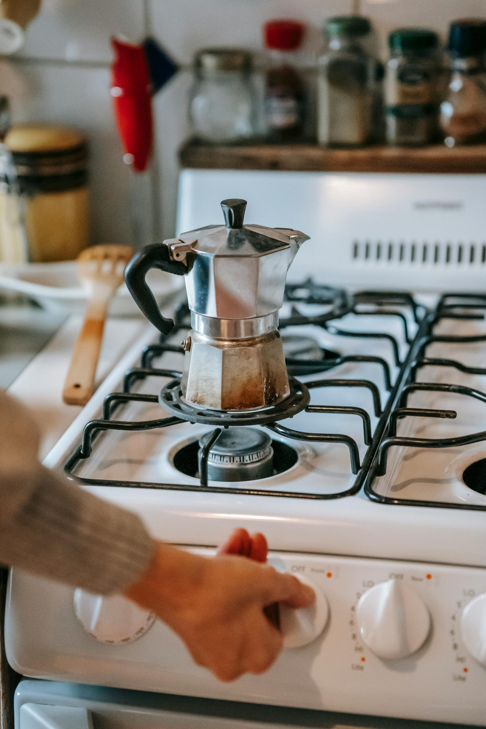The Monthly Budget Italians Live On That Americans Spend on Coffee 1 pexels gary barnes 6248546 scaled