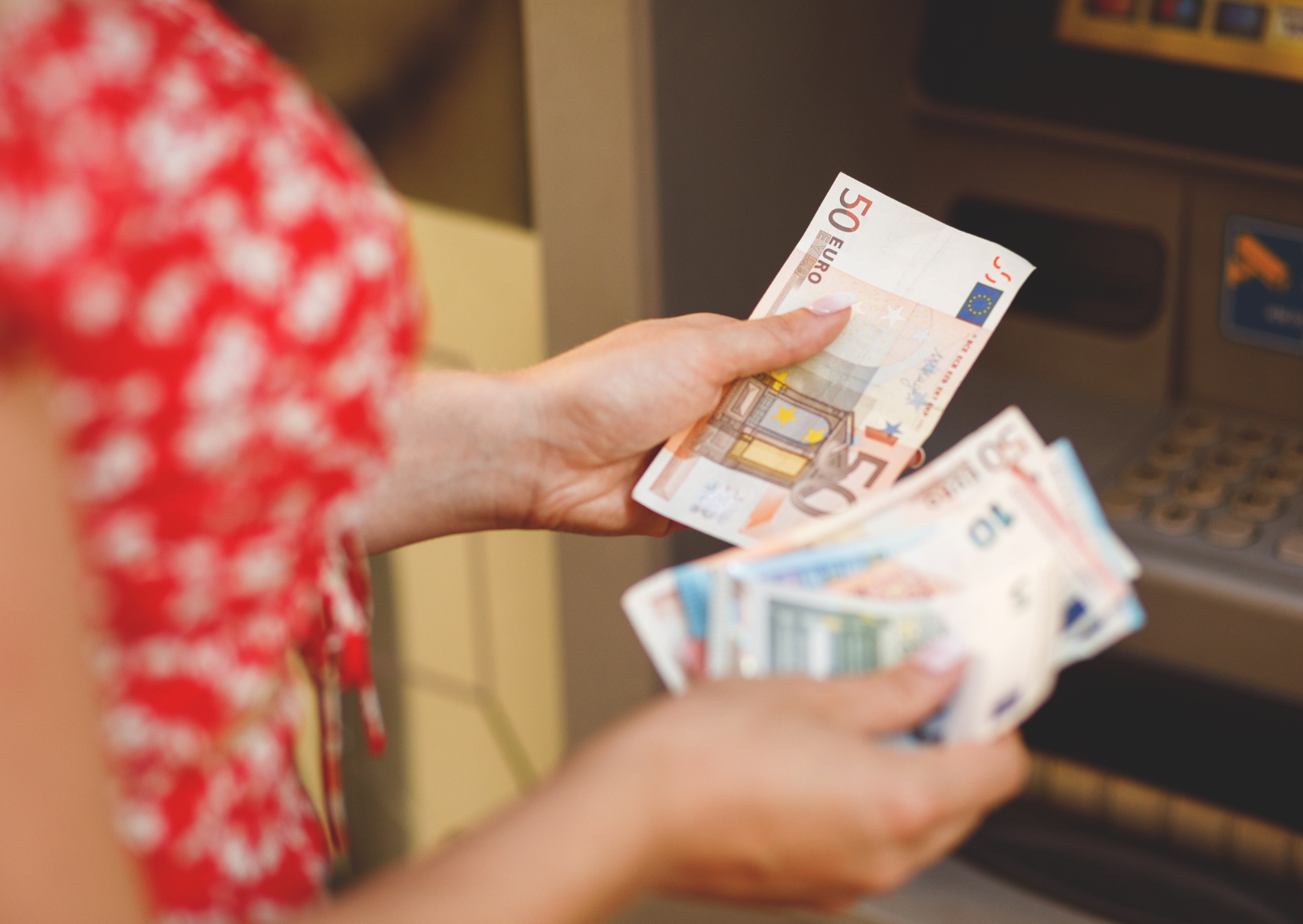 The Italian ATM Rule That Shocks American Travelers — Why You Can’t Withdraw As Much Cash As You Want 2 ATM Maximum in Italy 6