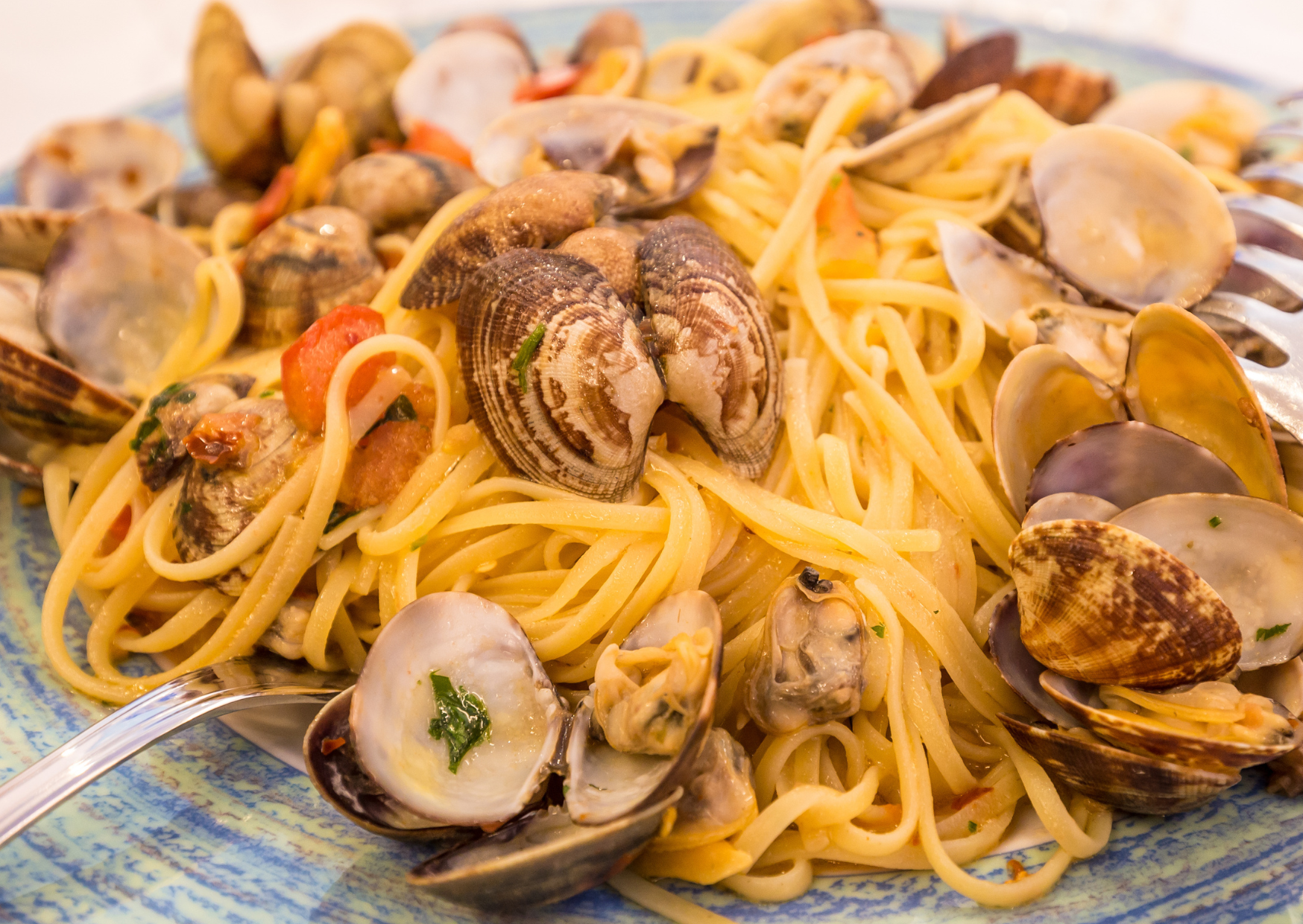 Before You Eat Pasta in Naples, Learn This Rule: This Pasta Habit Screams “Tourist” in Naples 2 cooking pasta in Naples 3