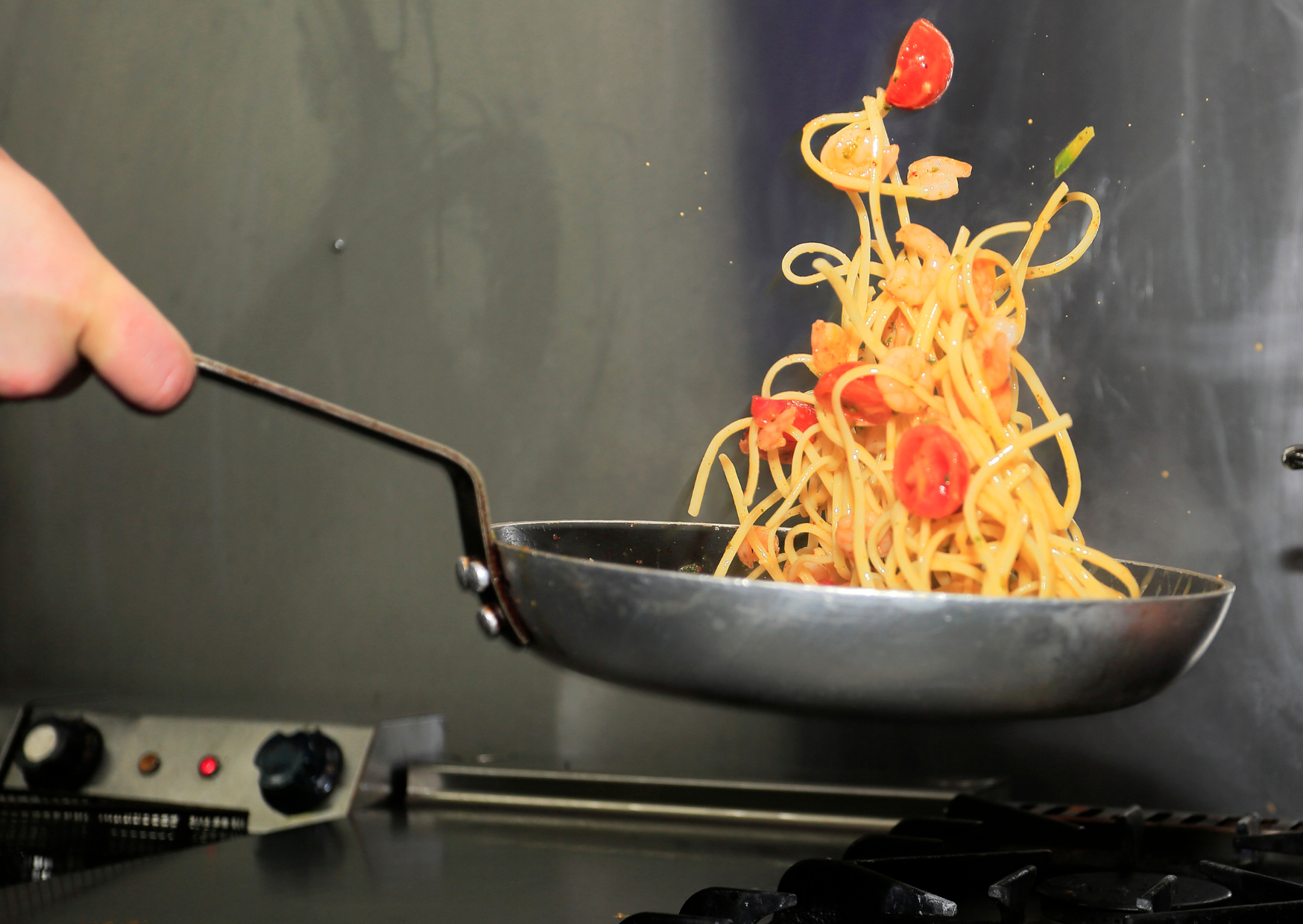 Before You Eat Pasta in Naples, Learn This Rule: This Pasta Habit Screams “Tourist” in Naples 4 cooking pasta in Naples 5